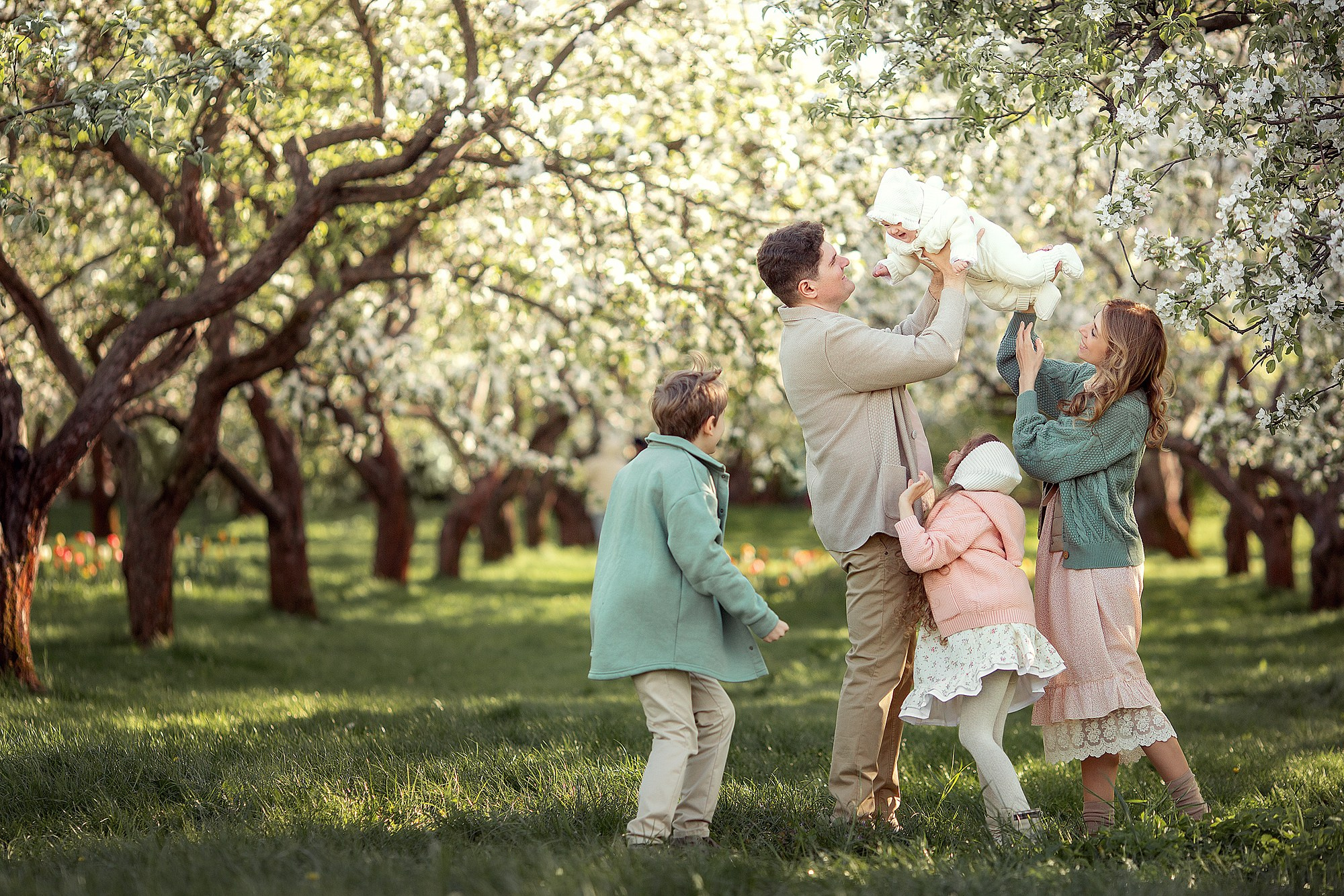 Семейная Фотосессия в цветущем яблоневом саду. Tatyana Nadezhdina Family photographer
