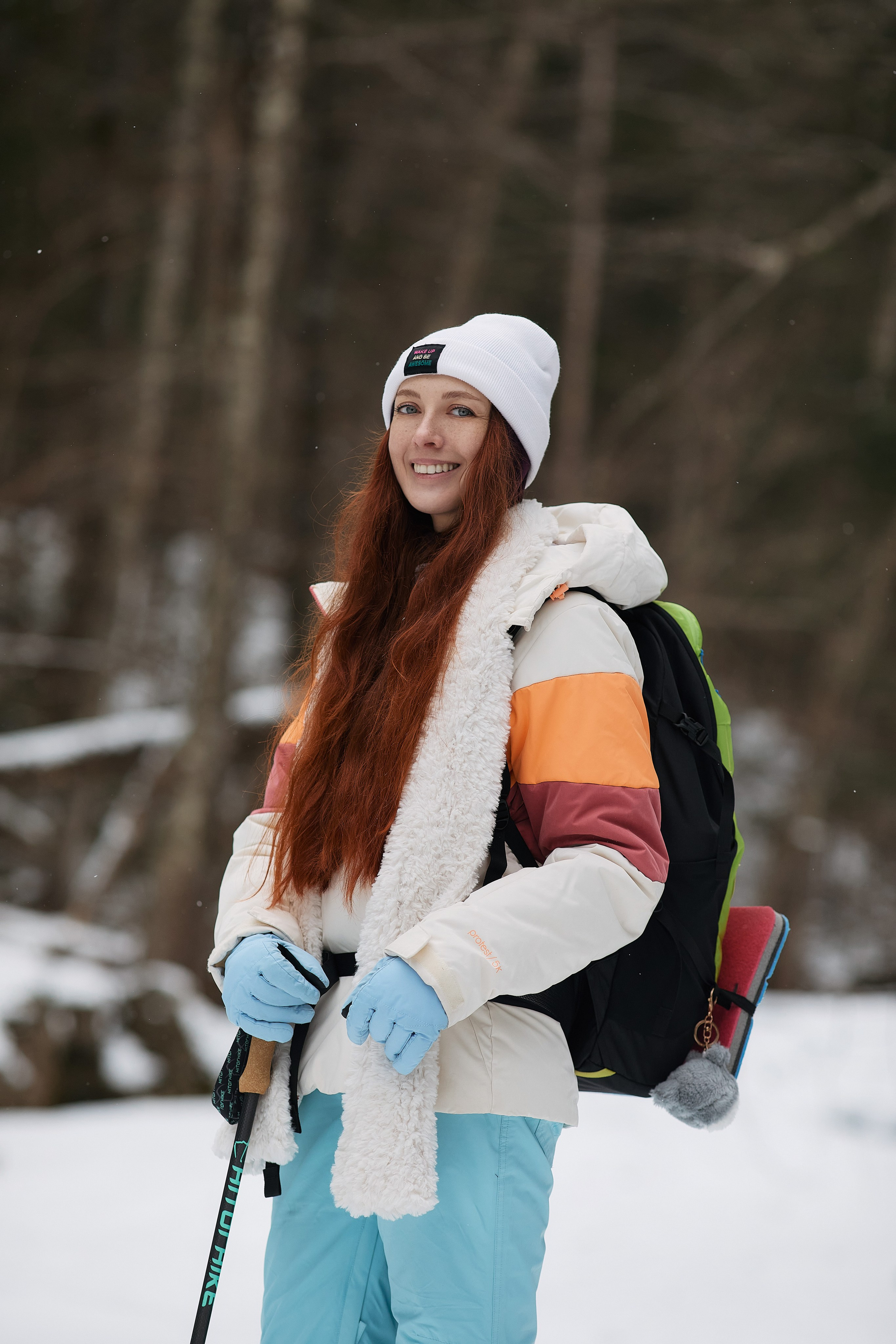 Зимний женский портрет - фотосессия по пути к беседке ушуистов