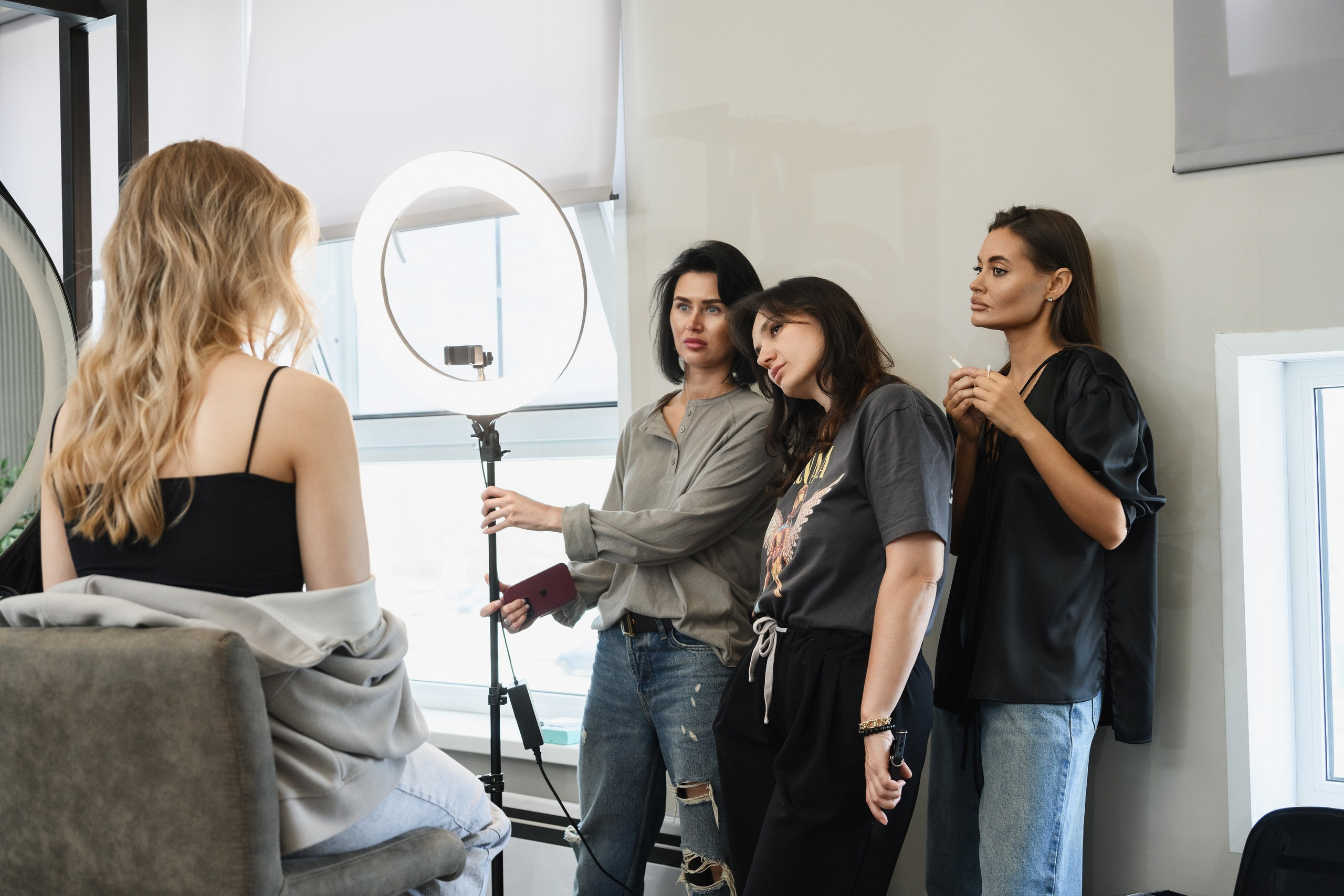 Фотосъемка в парикмахерской в Петропавловске-Камчатском. Профессиональная фотосессия в салоне красоты в Петропавловске-Камчатском. Стильная фотосъемка парикмахерских работ в Петропавловске-Камчатском. Креативные образы и прически в фотосессии парикмахерской в Петропавловске-Камчатском. Фотосъемка в барбершопе и салоне красоты в Петропавловске-Камчатском.