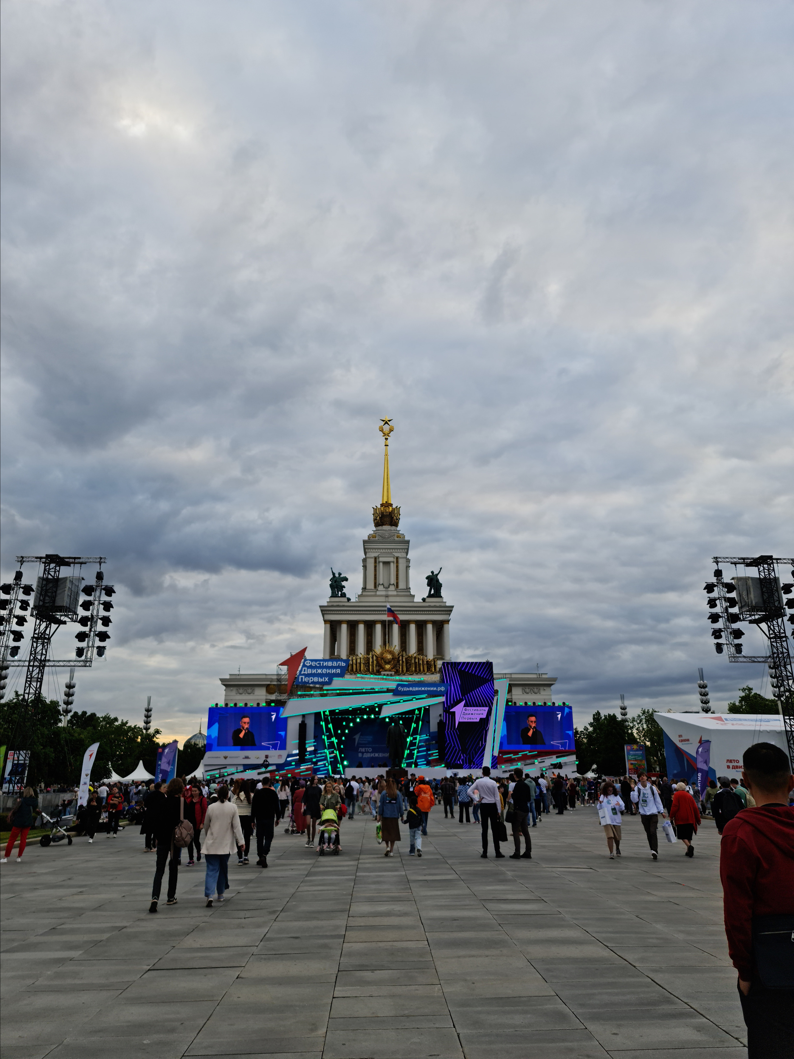 Главная аллея ВДНХ. Красивые эстетичные фото Москвы.