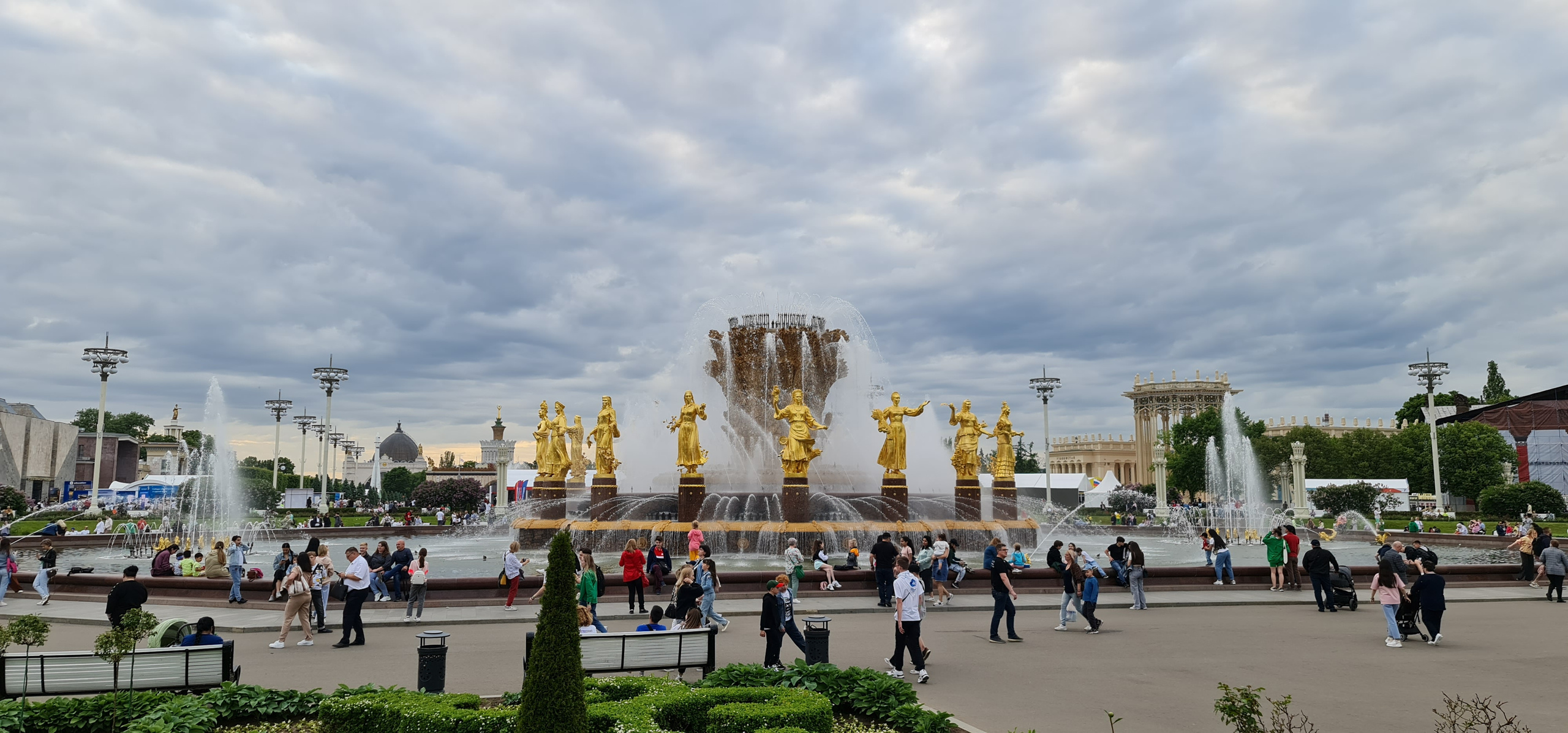Фонтан Дружбы народов нв ВДНХ. Красивые эстетичные фото в Москве.