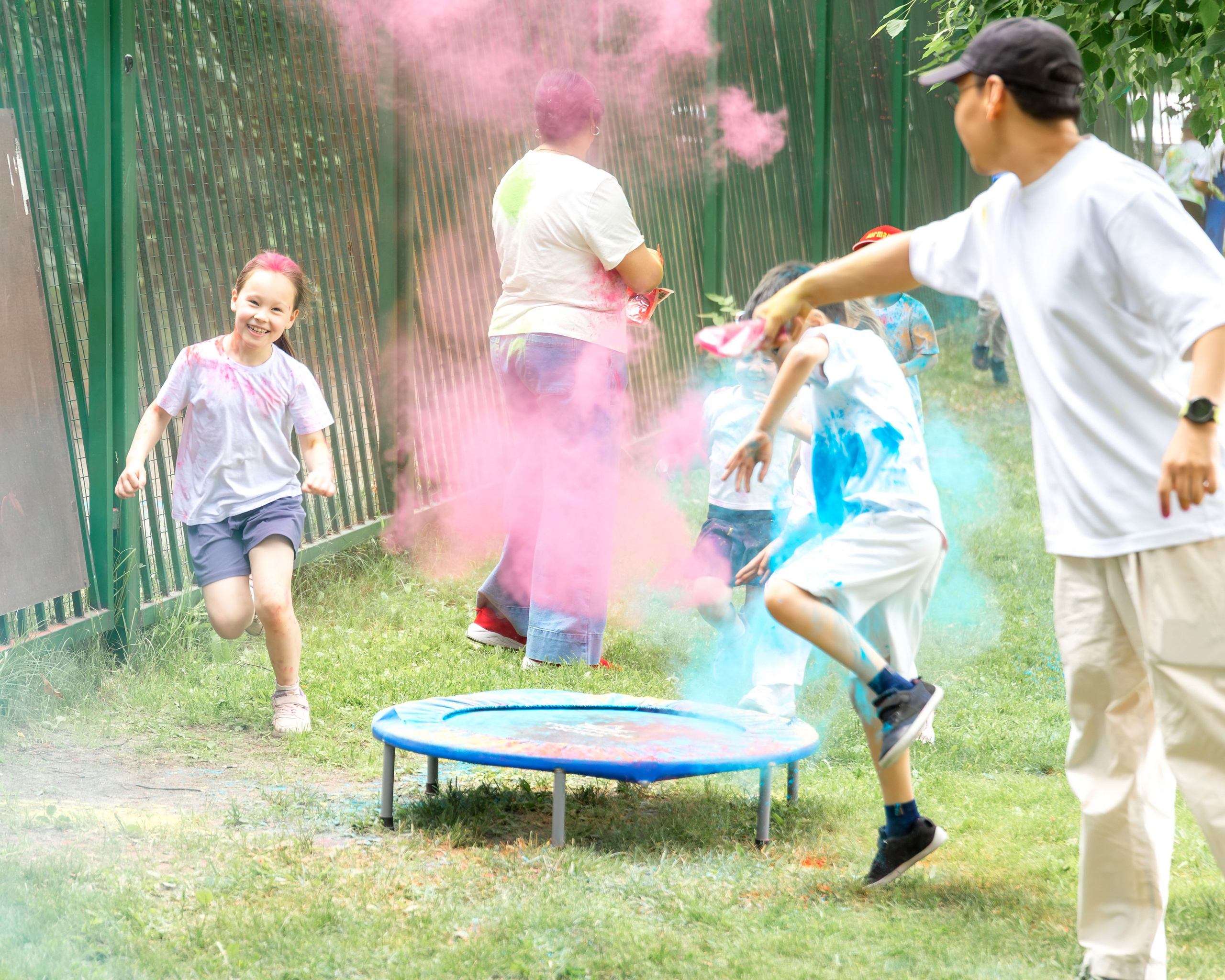 The International School of Moscow. Color Day. Выпускные альбомы для школы и детского сада — школьный фотограф Подольск, Троицк, Щербинка, Москва