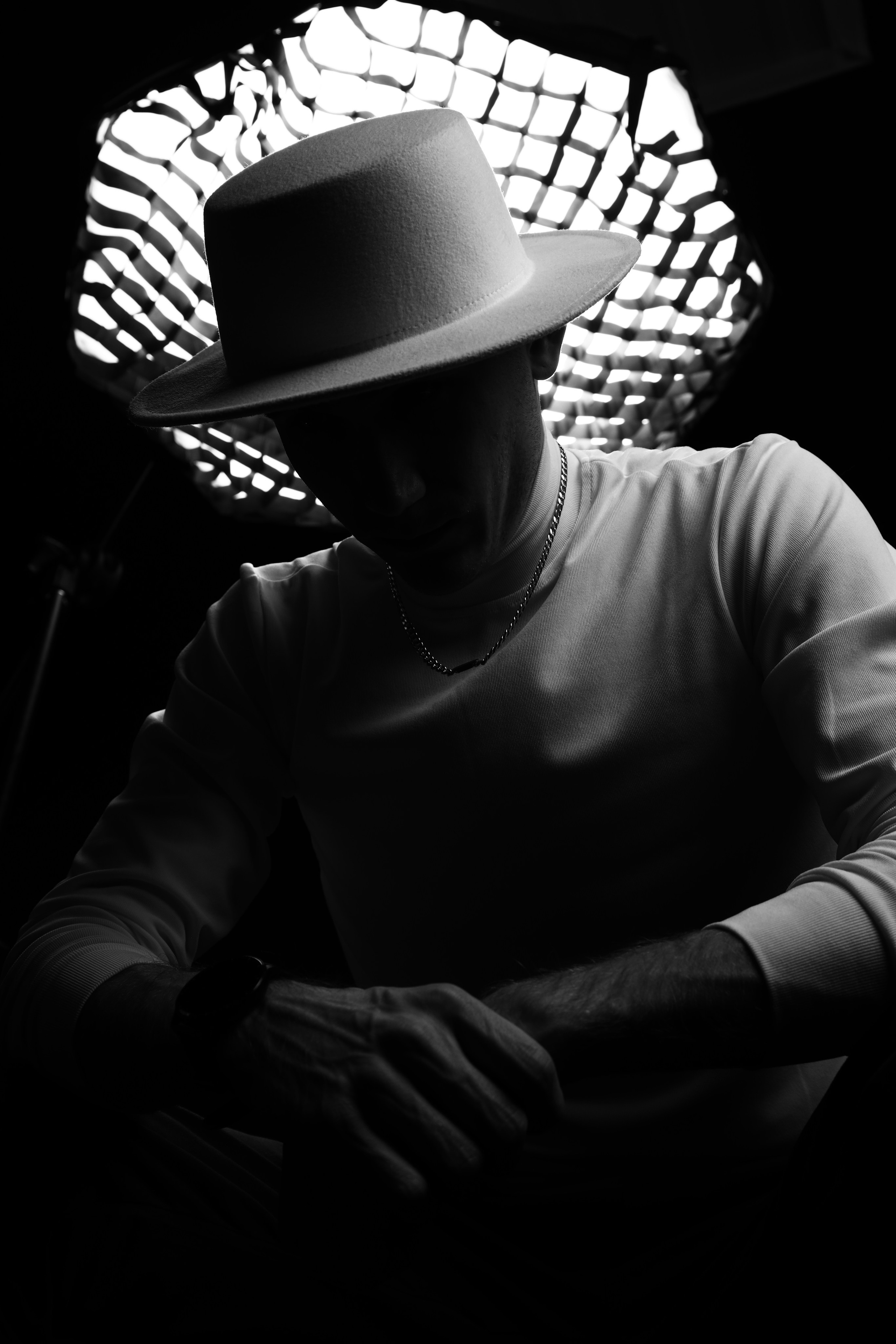 The White hat Alex. Профессиональный фотограф в Воронеже Владислав Крылов