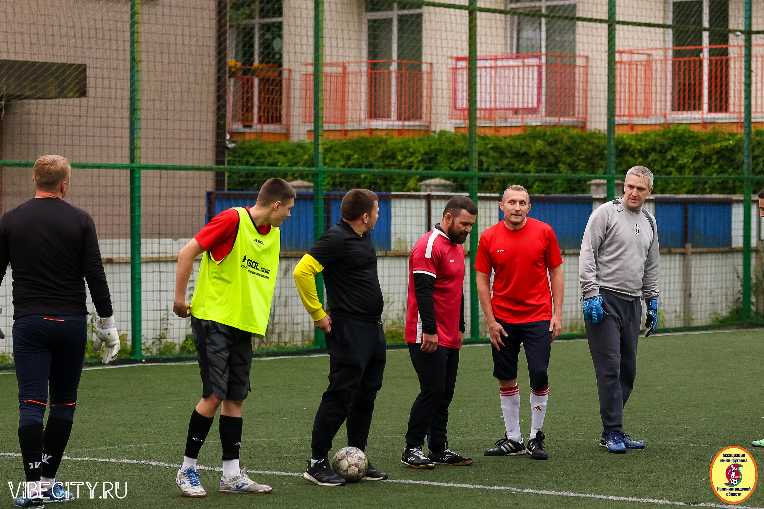 ИГРЫ МИНИ-ФУТБОЛЬНОЙ И КОРПОРАТИВНОЙ ЛИГИ. VIBECITY.RU Вайб Сити Ру Фоторепортажи Фотоотчеты Калининград