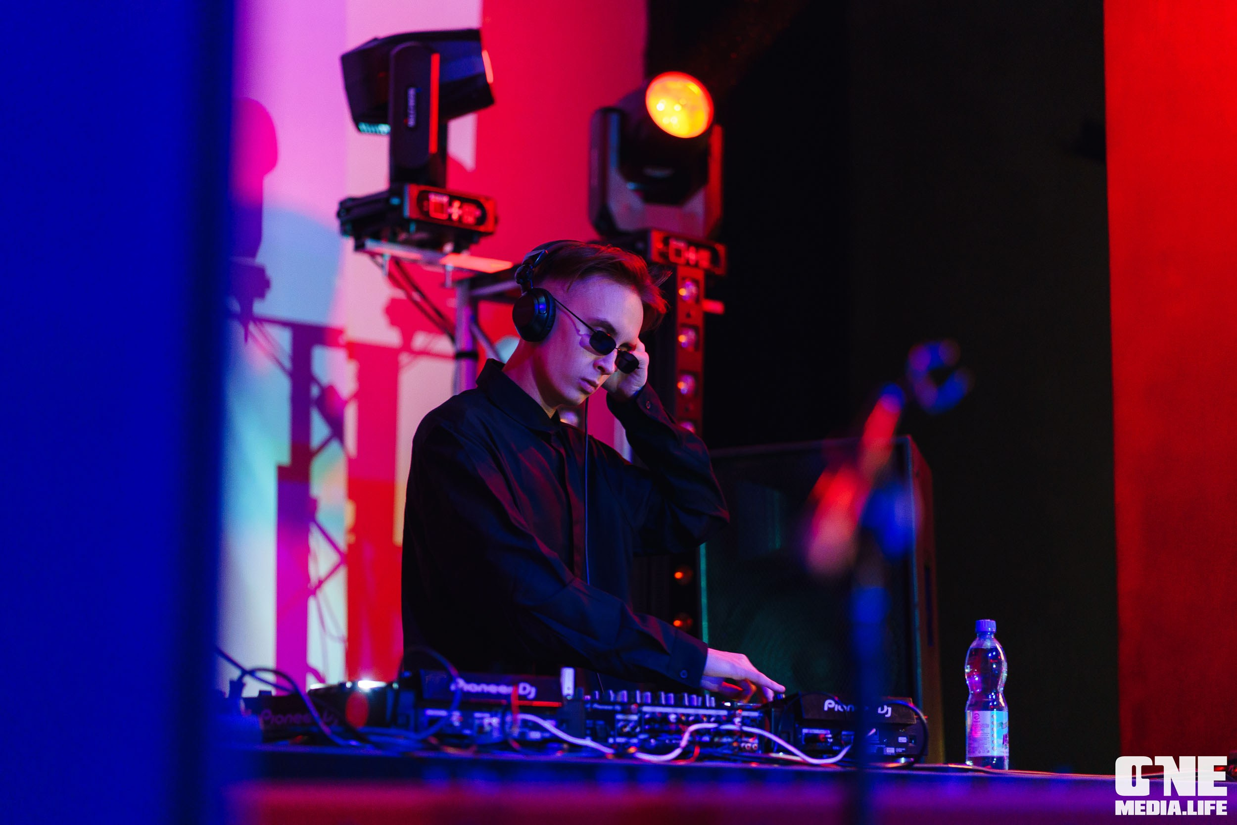 Фоторепортаж из клуба UNIVERSAL. One Media Life: фоторепортажи, фотоотчеты с мероприятий и заведений