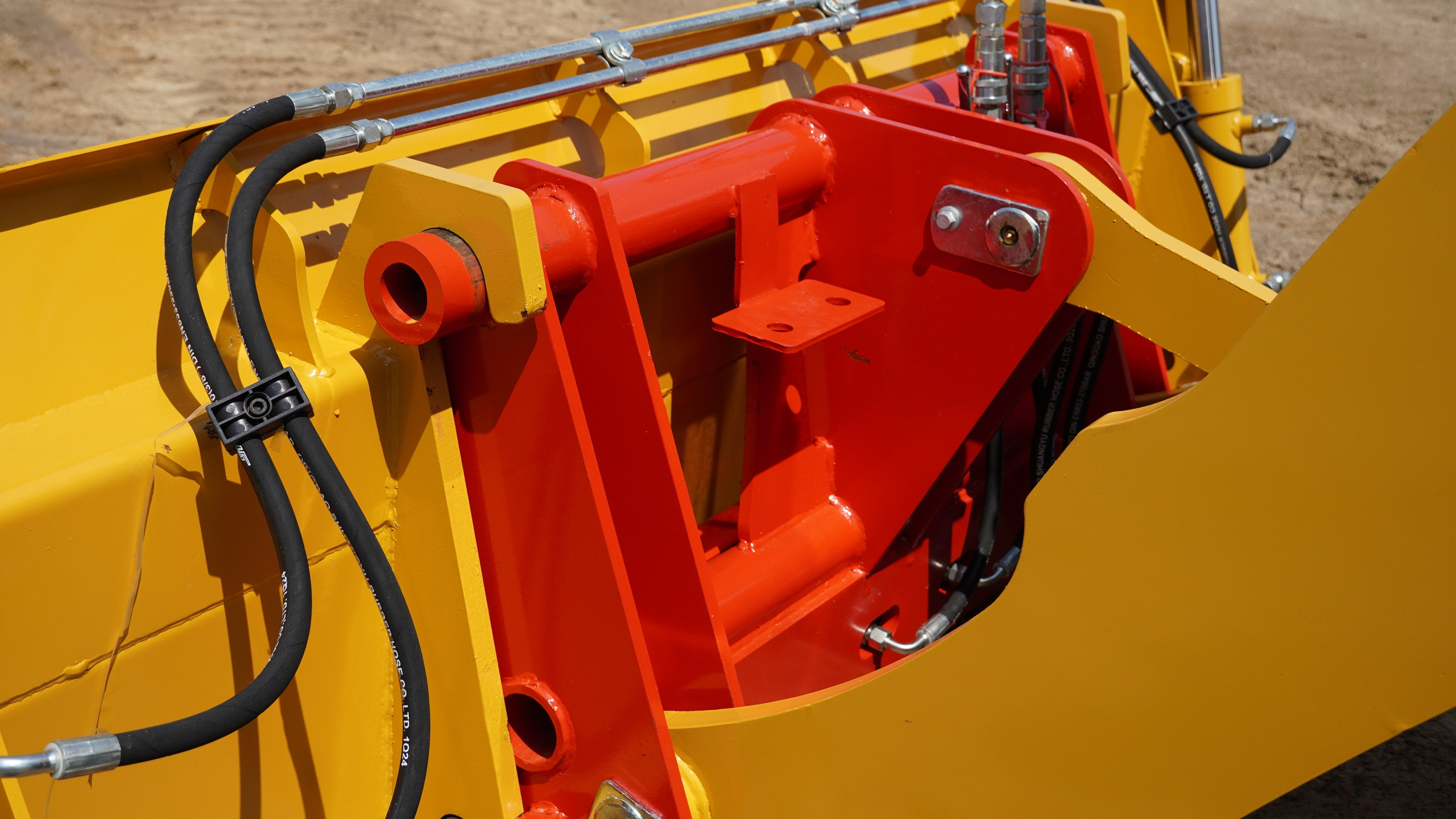 Фото фронт.погр. Beezone 928. Продажа и обслуживание грузовой техники и спецтехники в г. Новосибирск компания СТИ