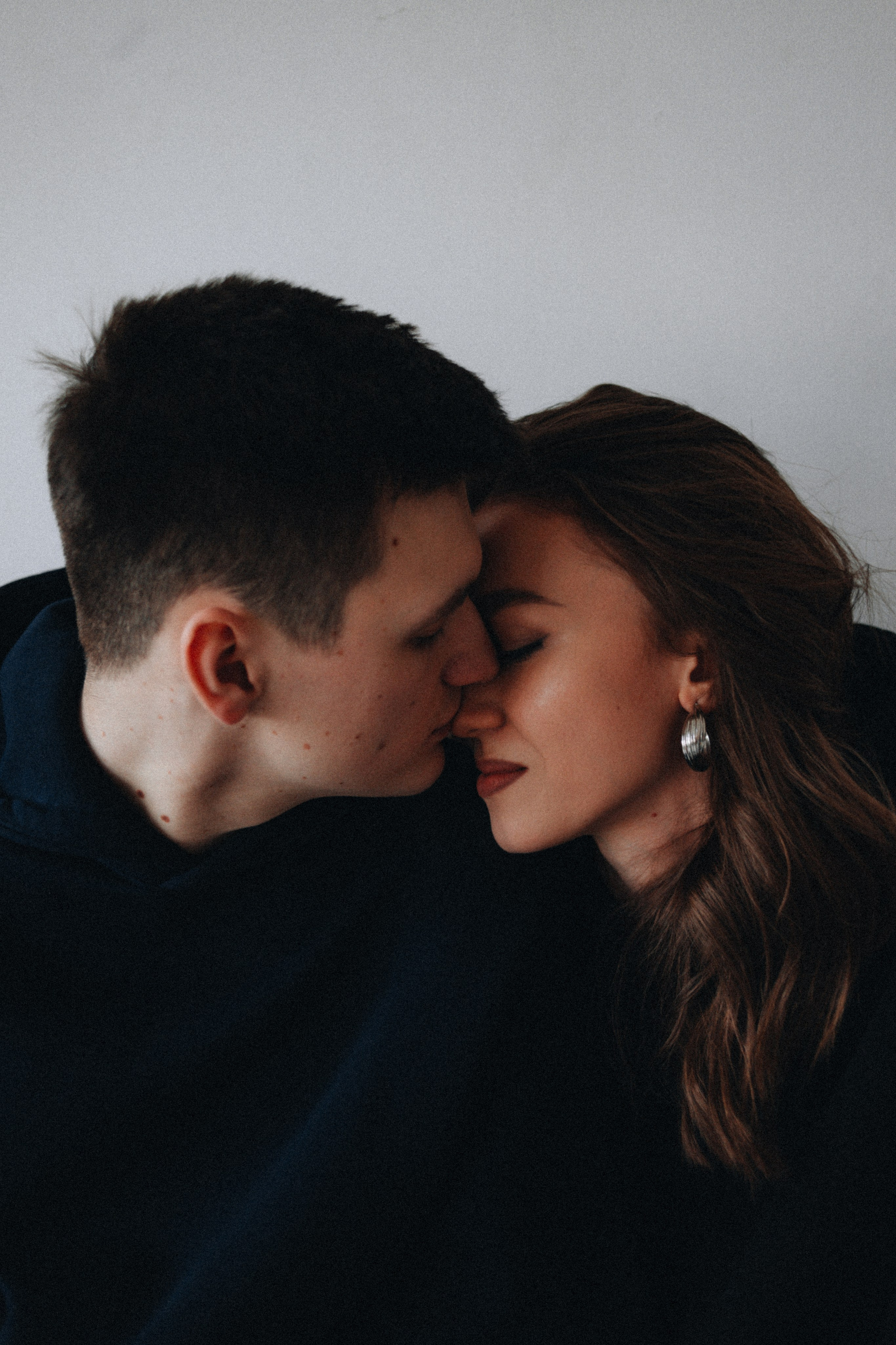 Съёмка пары в фотостудии Name. Фотограф Настя Галингер Краснодар