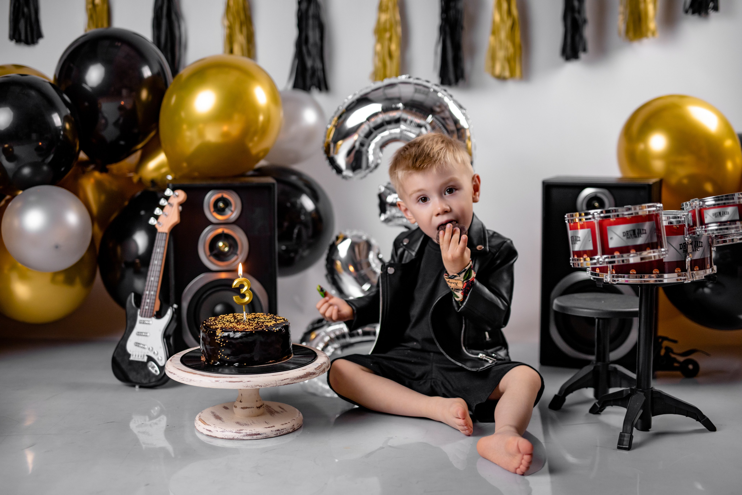 Стилизованная фотосессия в студии на день рождения ребёнка