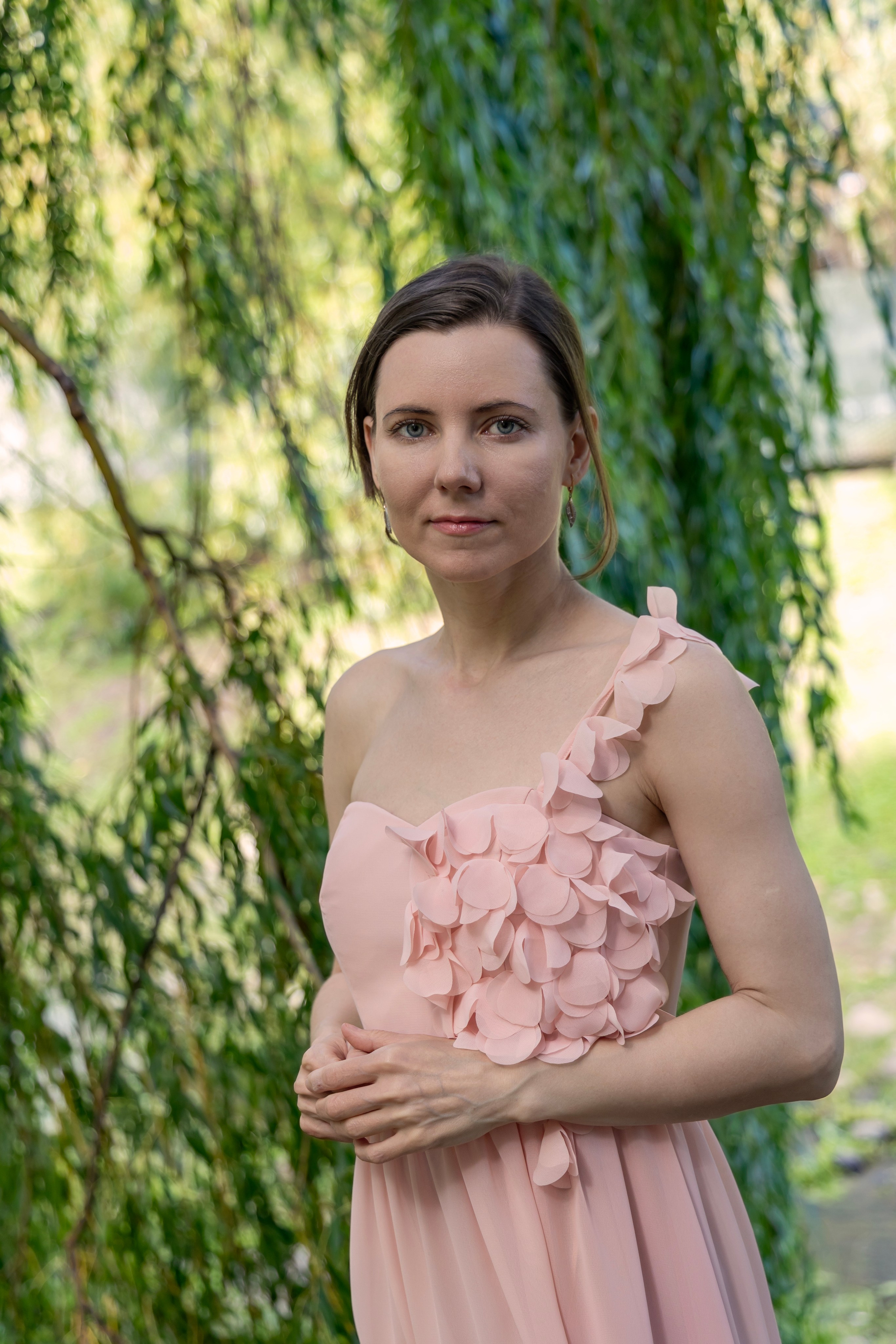 Фотосессия на новой набережной Коломенского: нежность, цветы и вдохновение. Репортажный, семейный и студийный фотограф в Москве Демин Алексей