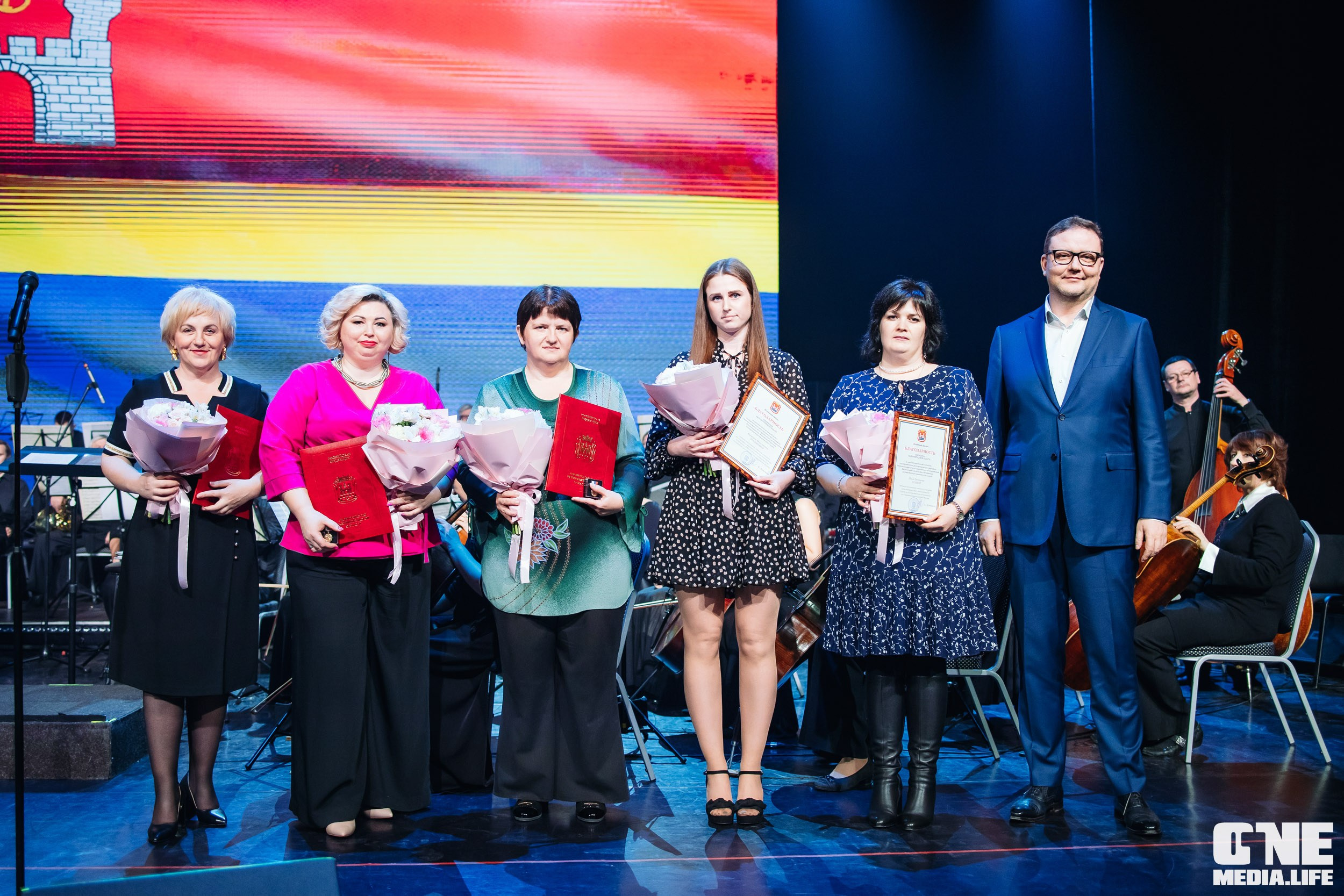 Концерт 8 марта в Янтарь холл. One Media Life: фоторепортажи, фотоотчеты с мероприятий и заведений