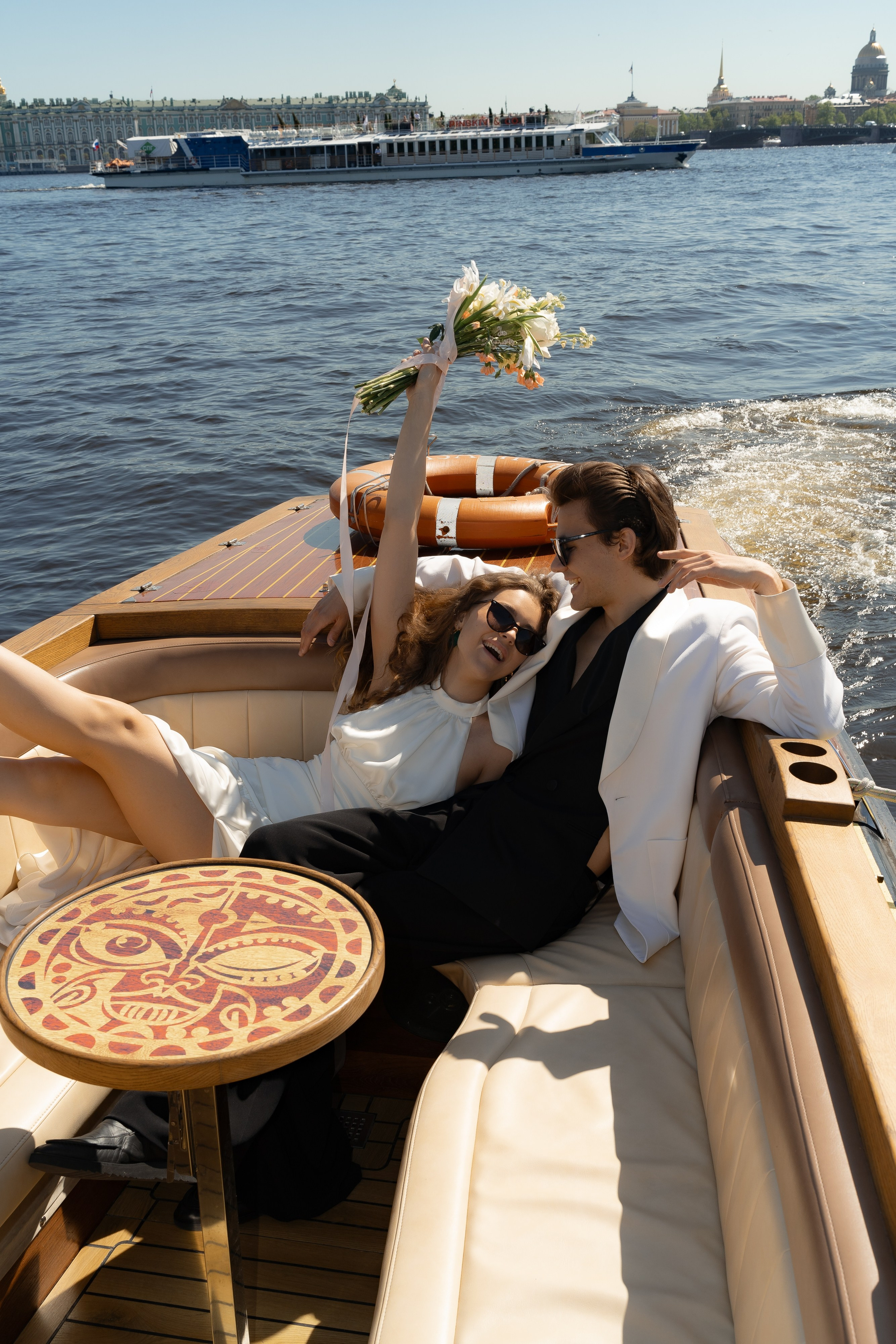 Свадебная прогулка на катере