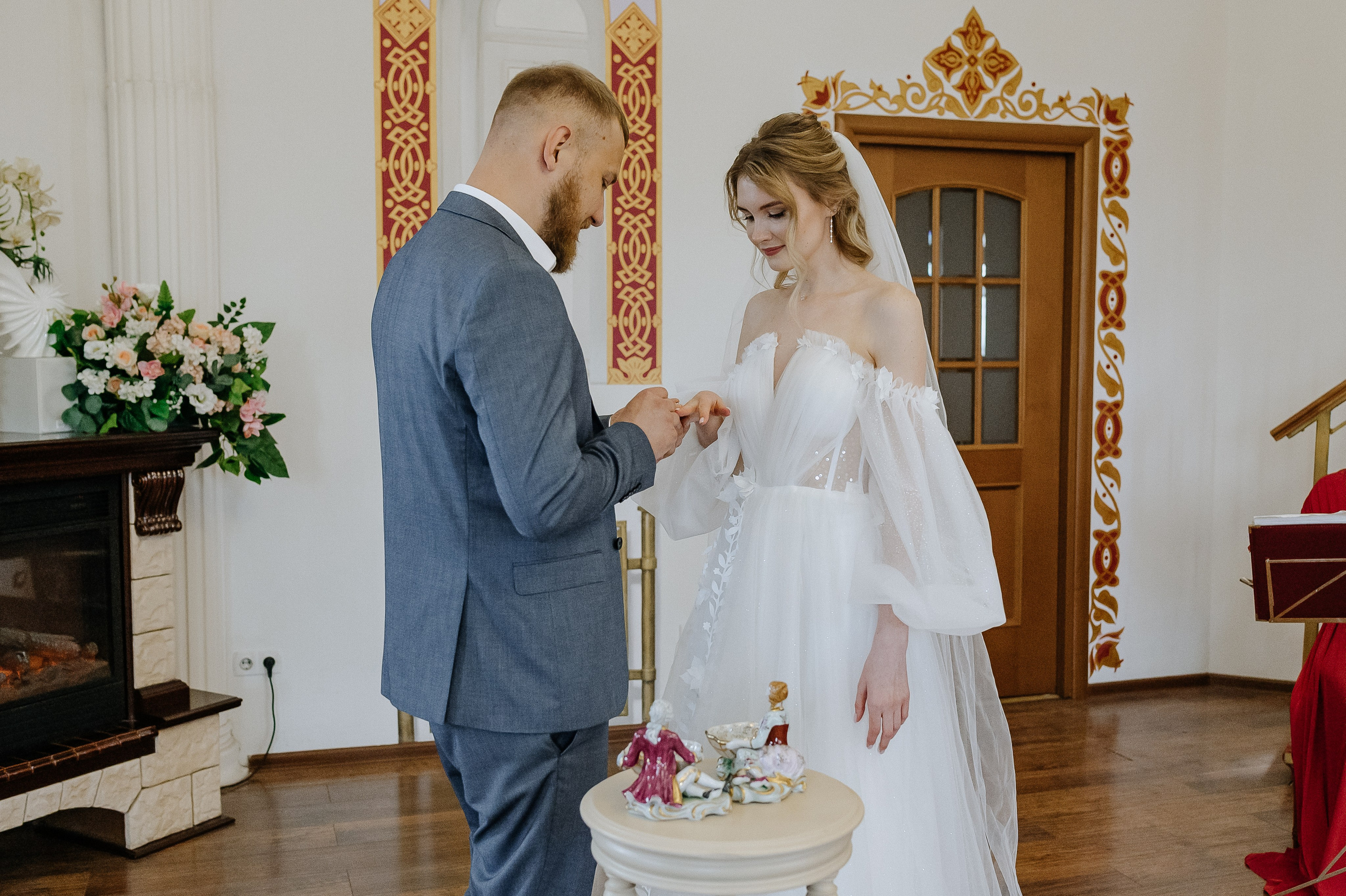 Обмен кольцами в загсе