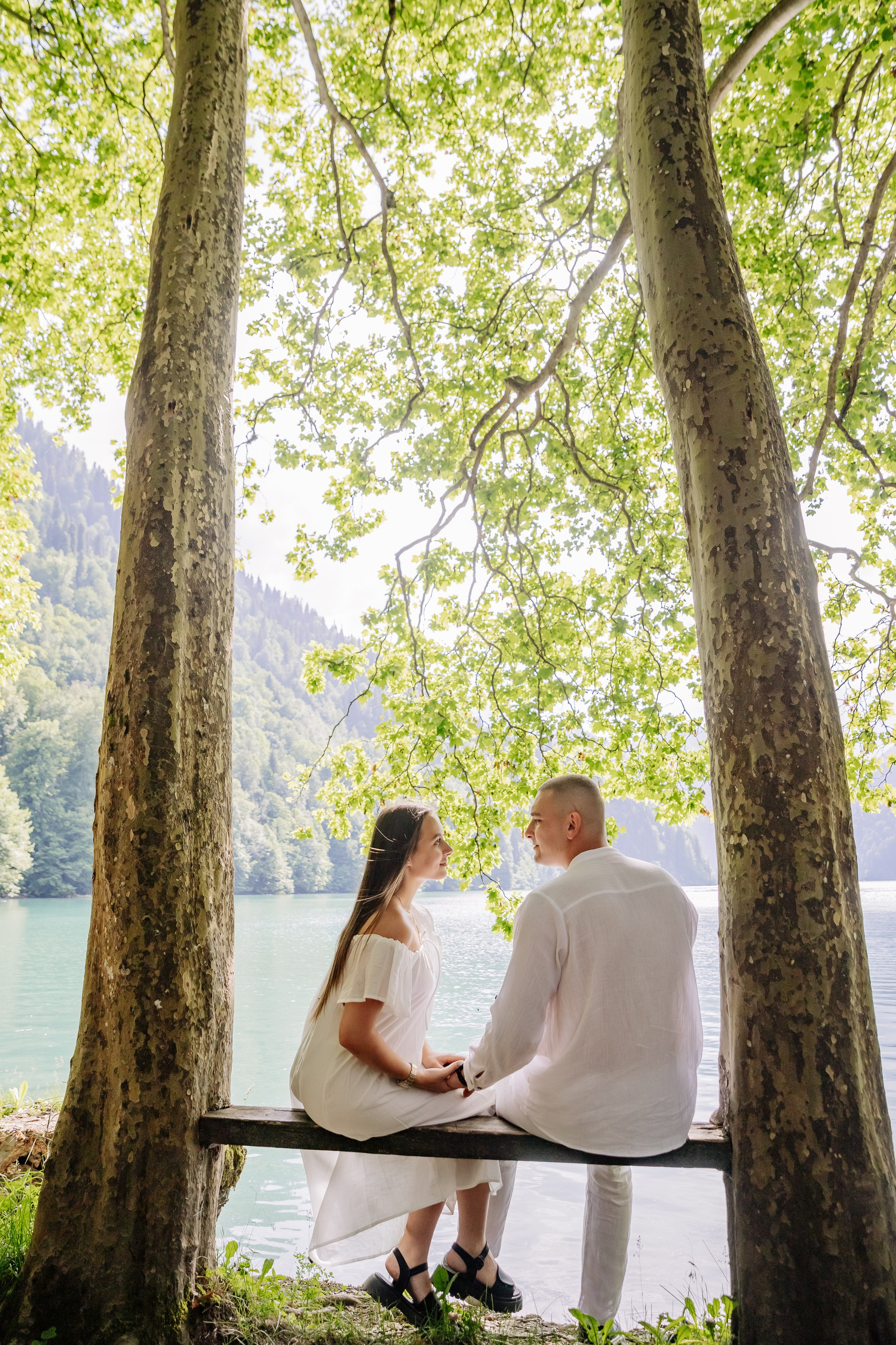 Фотосессия в Абхазии на прекрасном озере Рица. Свадебный фотограф в Абхазии, Сухум, Гагра, Сочи