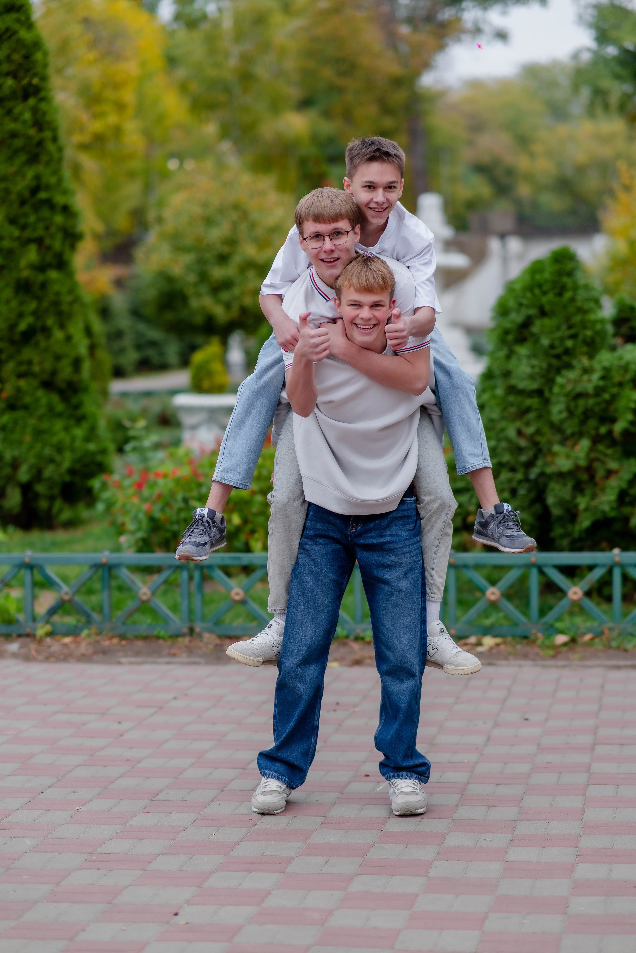 Выпускные (школьные) альбомы (книги) в Ростове-на-Дону. Современные Выпускные Альбомы в Ростове-на-Дону