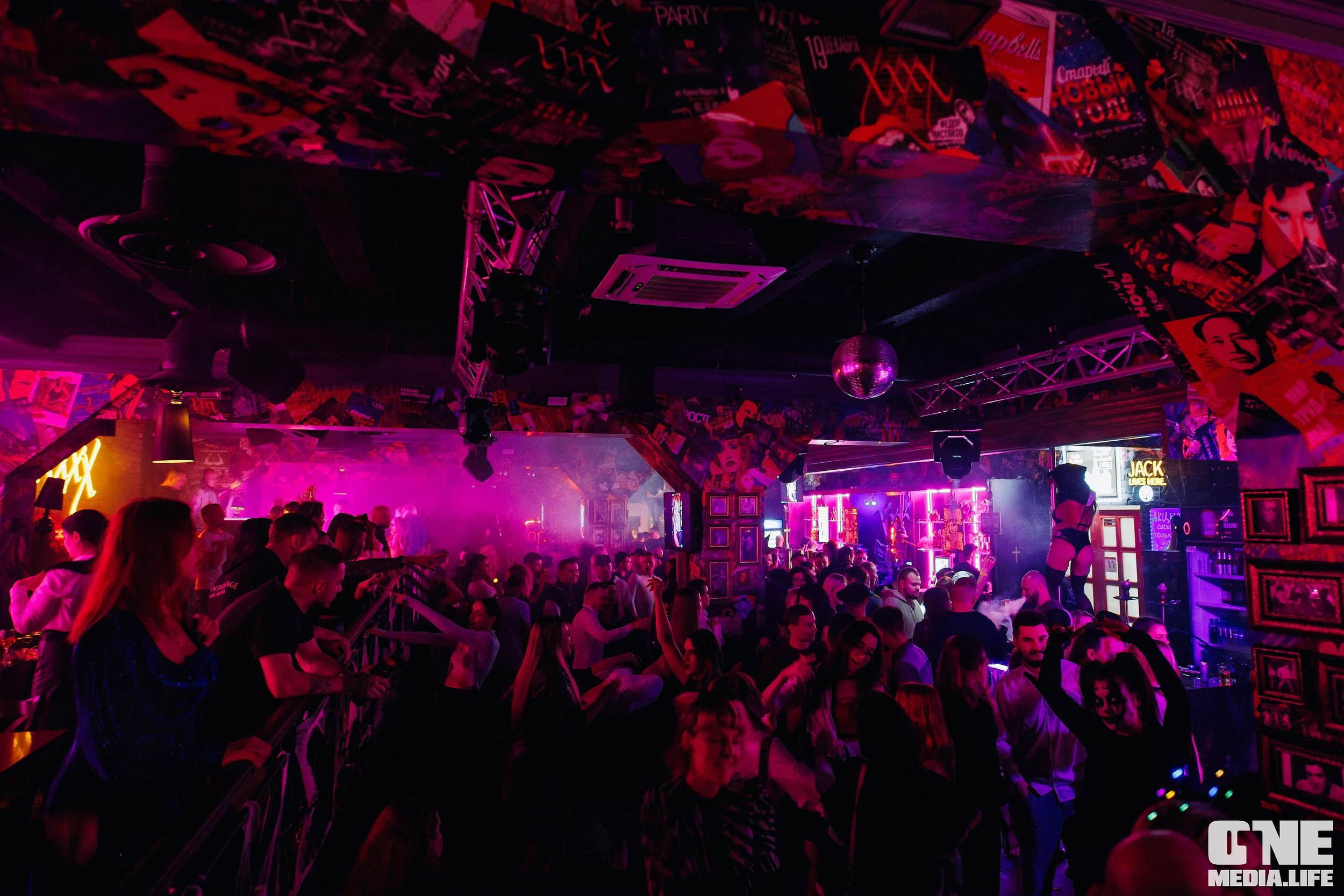 Фоторепортаж из бара XxxX. One Media Life: фоторепортажи, фотоотчеты с мероприятий и заведений