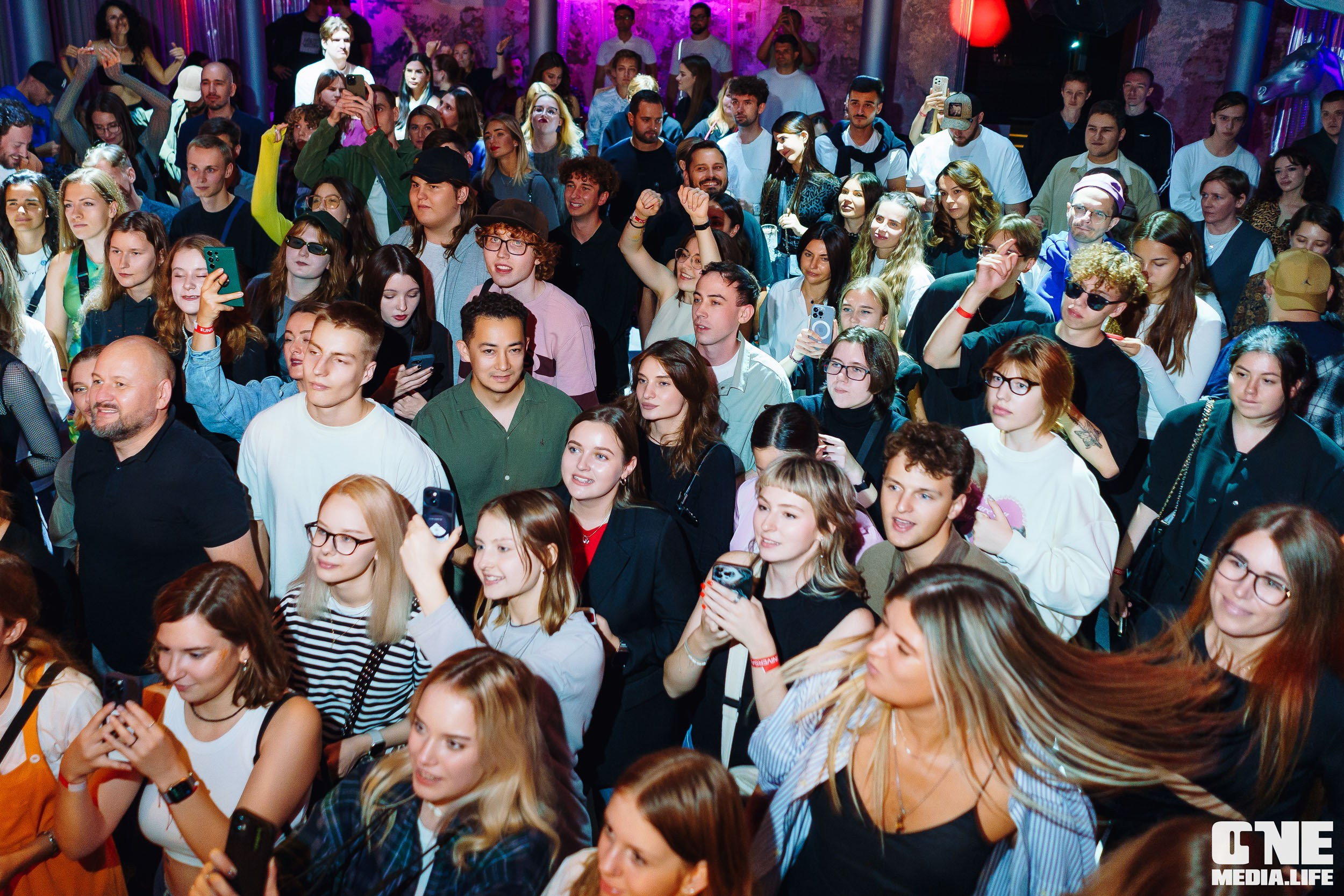 Фоторепортаж из клуба UNIVERSAL. One Media Life: фоторепортажи, фотоотчеты с мероприятий и заведений