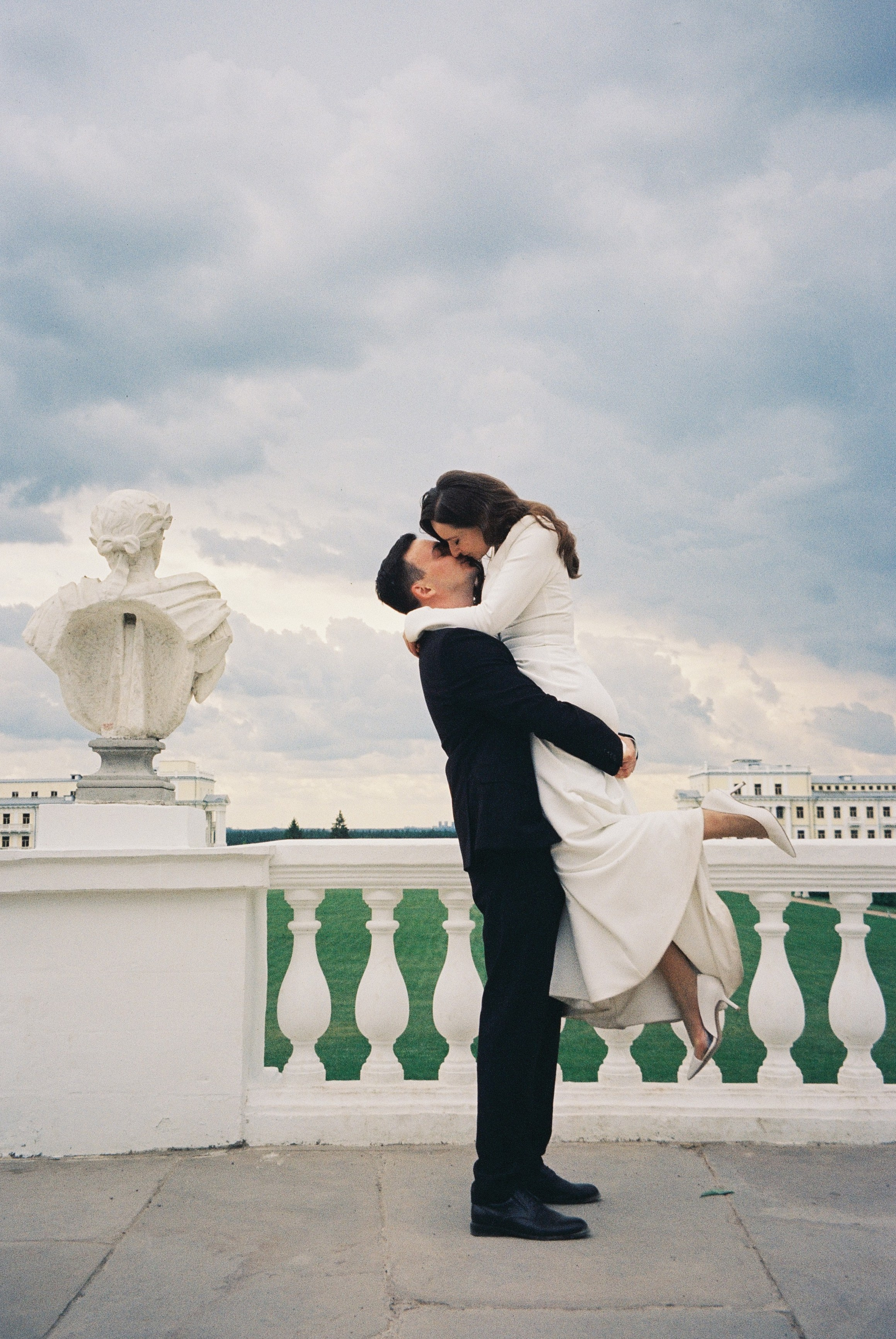 Свадебная фотосессия в Архангельском. Свадебный фотограф в Москве Элина Ларченкова. Фото, которые цепляют