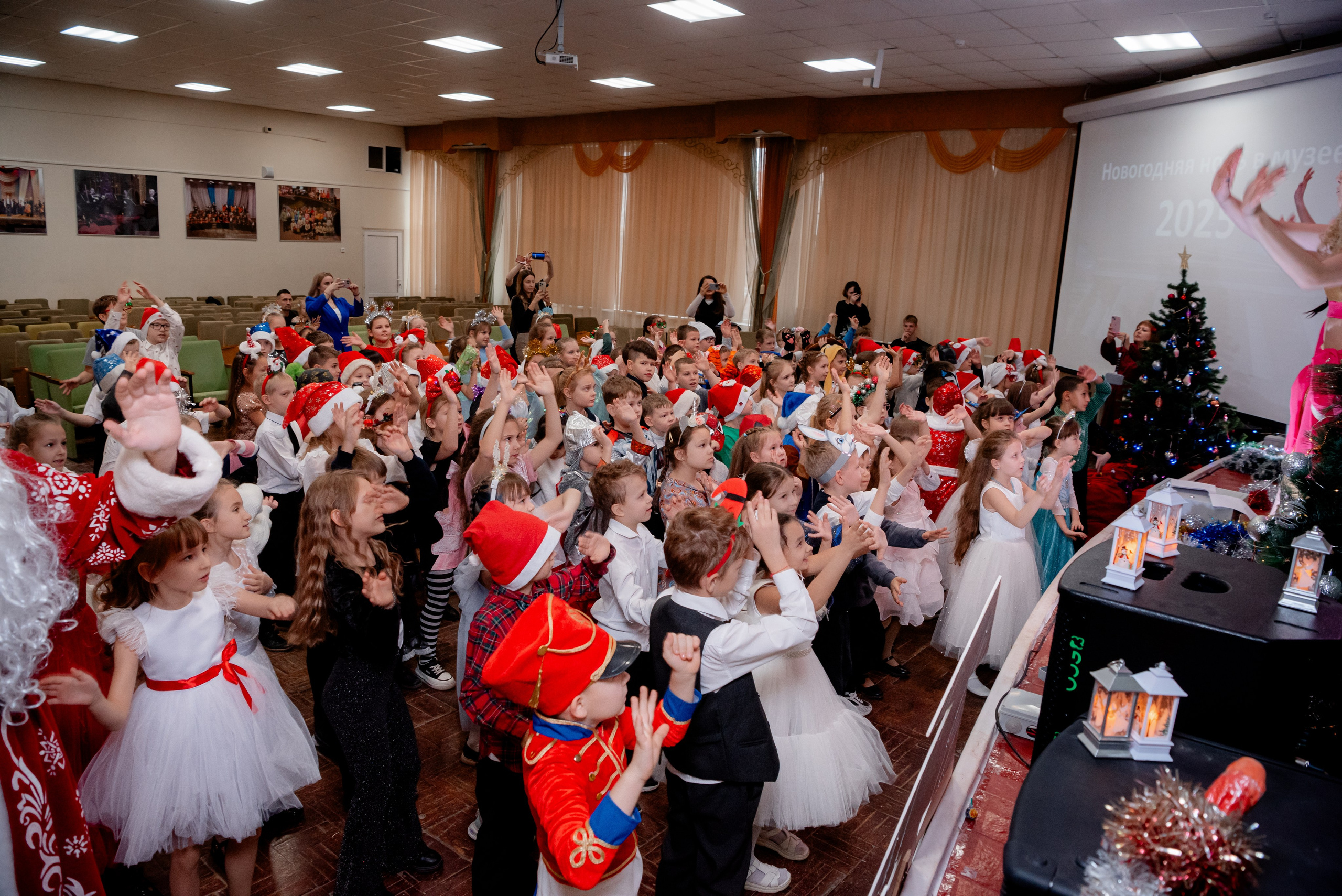 Школьная Ëлка для 1А класса. Фотограф в Волгограде и Волжском Александр Горбань