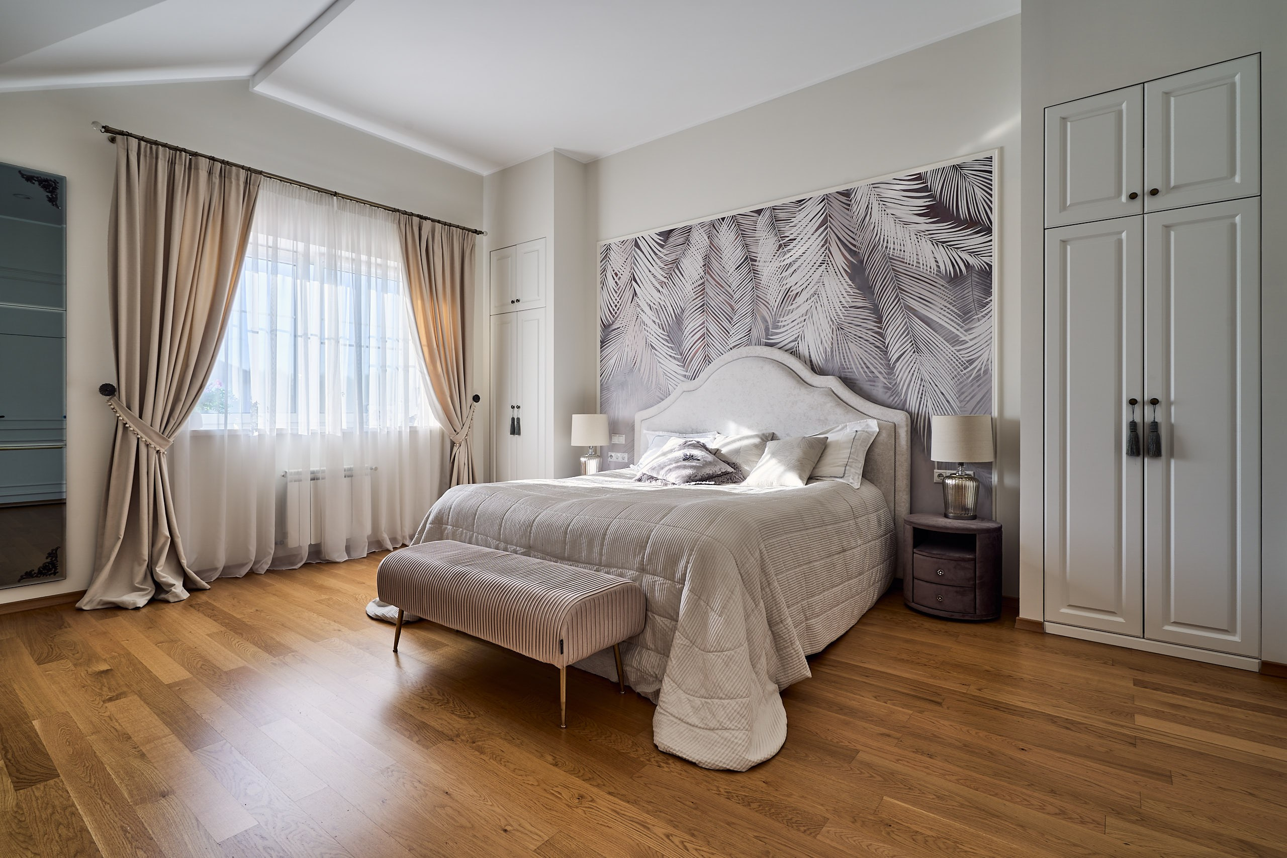 Интерьерное фото мастер-спальни, общий вид, диагональный ракурс