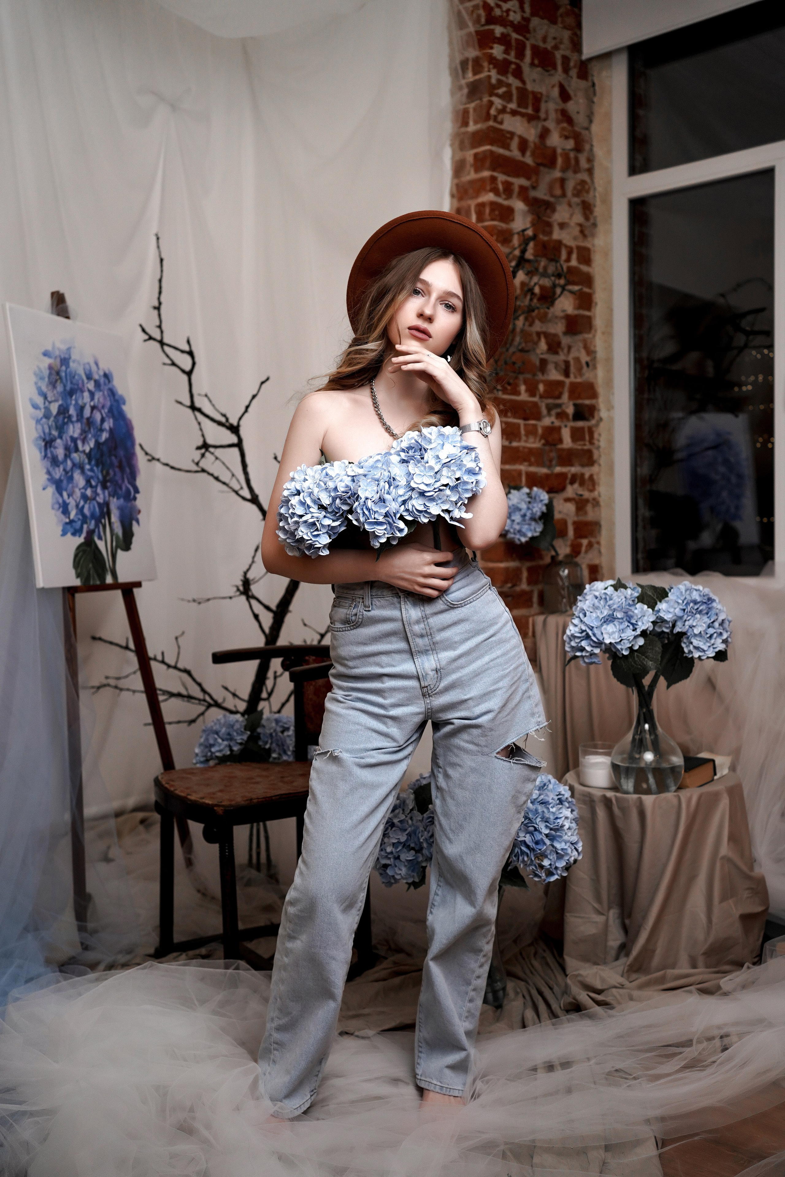 Женская фотосессия с гортензией в Ростове-на-Дону. Студийный фотограф Алёна Чёботова. Свадебный фотограф в Ростове-на-Дону. Таинство Крещения и Венчания, семейные фотосессии. Алёна Чёботова