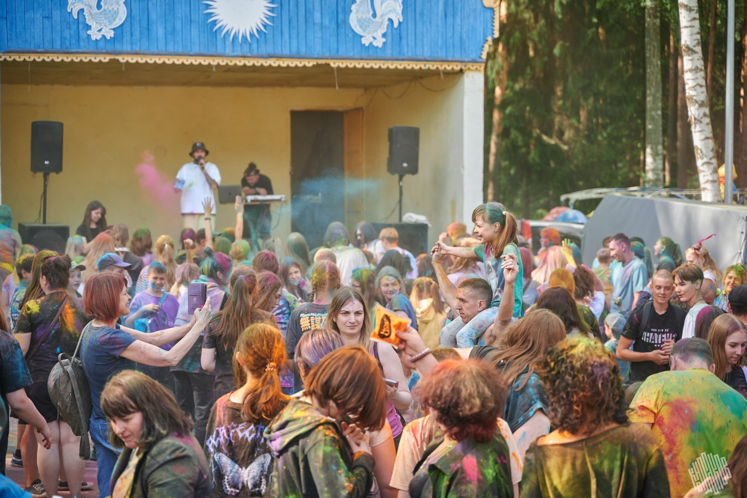 Краски 2024 Иваново Парк Харинка. Фотограф в Иваново: Каталожная съемка одежды и постельного белья, Wildberries