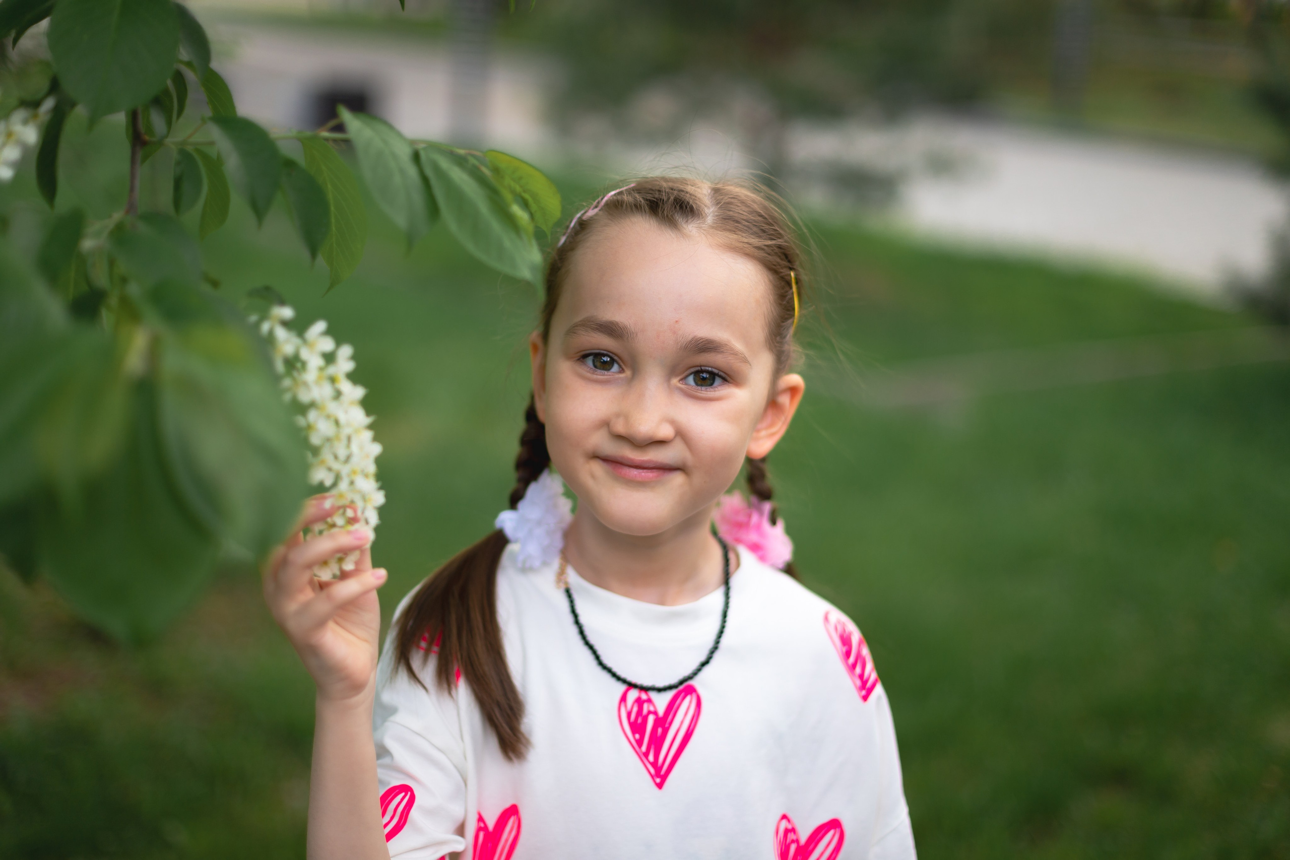 Мадина в цветущем парке. Семейный и детский фотограф в Хабаровске Алевтина Проскурякова