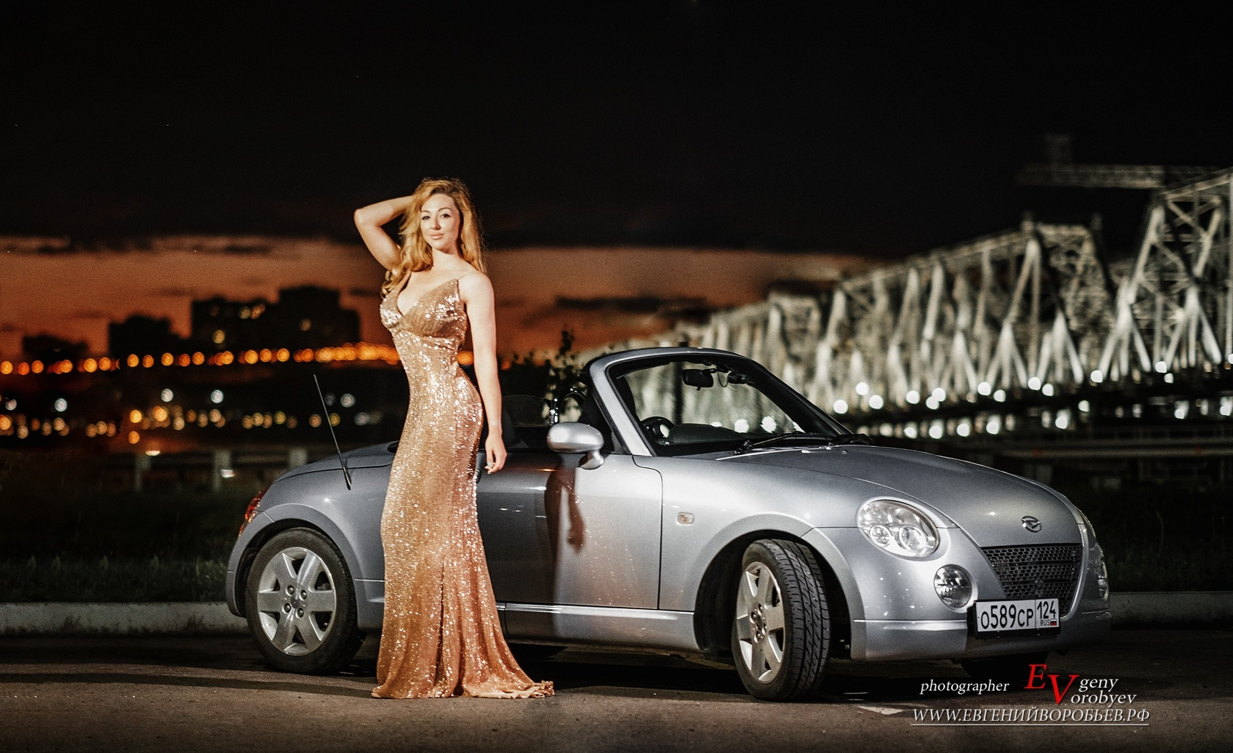 классический родстер со спортивным характером продам кабриолет Daihatsu Copen в Красноярске имиджевый автомобиль для мужчины для девушки купить кабриолет в Сибири металлическая крыша складывается за 20 секунд надёжная тойота купить автомобиль фотограф в Красноярске фотосессия покататься аренда прокат