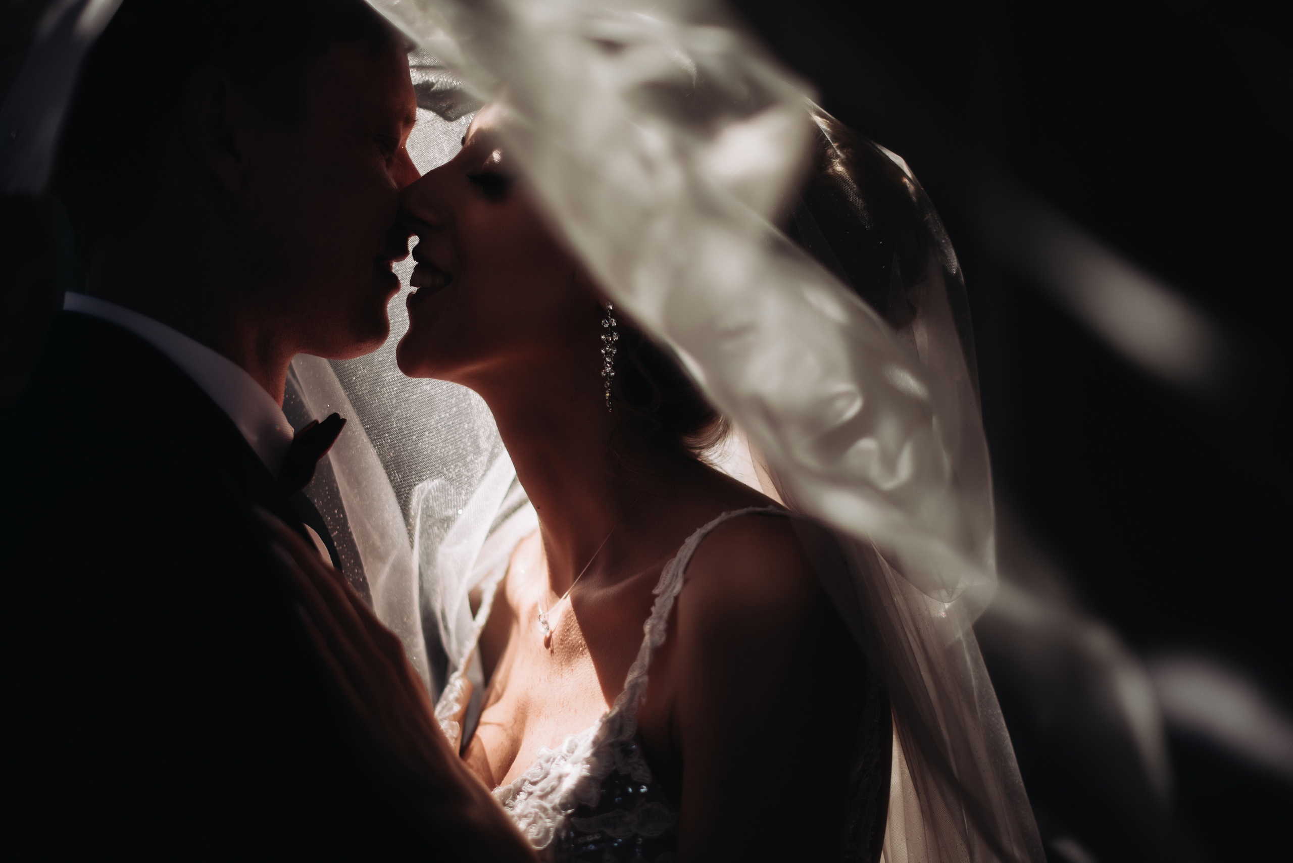 Свадебный портрет через фату