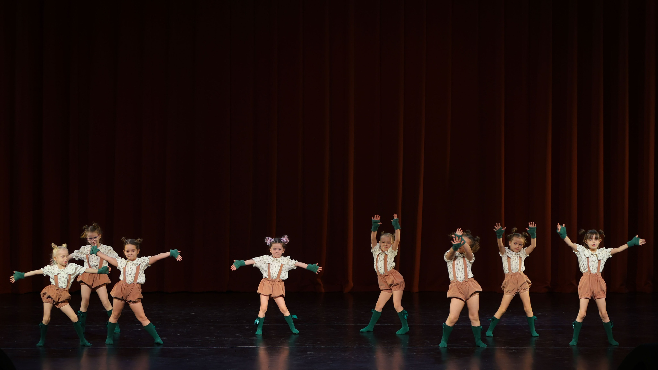 Фестиваль хореографического искусства «КУБОК ЛЕГЕНДЫ — 2025». Выпускные альбомы и школьный фотограф в Подольске, Троицке, Щербинке, Москве и Московской области