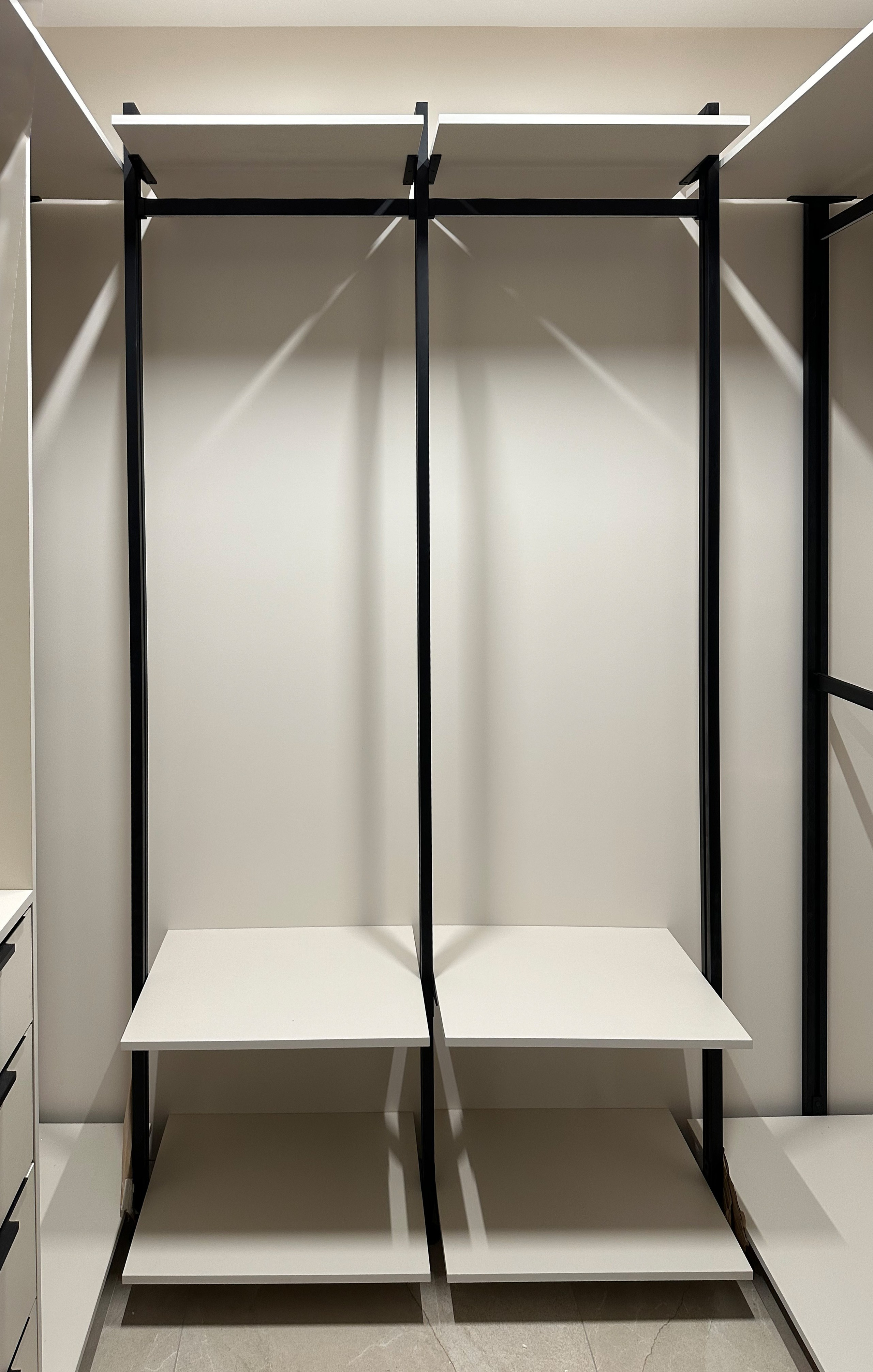 Шкафы, гардеробные и прихожие на заказ в Евпатории. Мебель на заказ в Евпатории