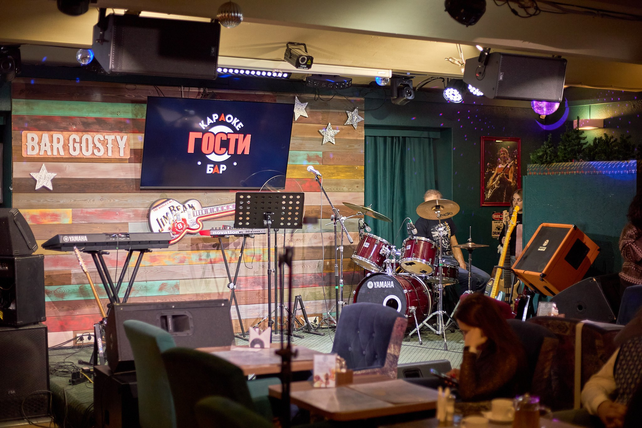 Концерт в баре «Гости». Фотограф Омск | Александр Вандеров