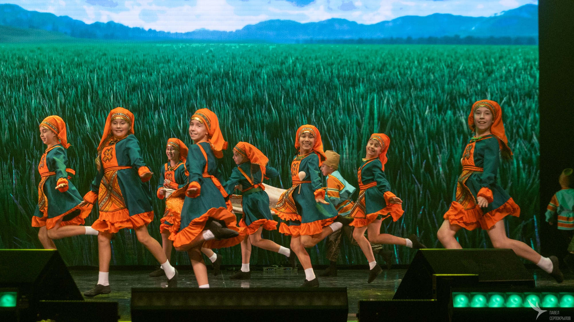Юбилейный концерт студии эстрадного танца «Изумрудный город». Репортажный фотограф в Казани Павел Серпокрылов