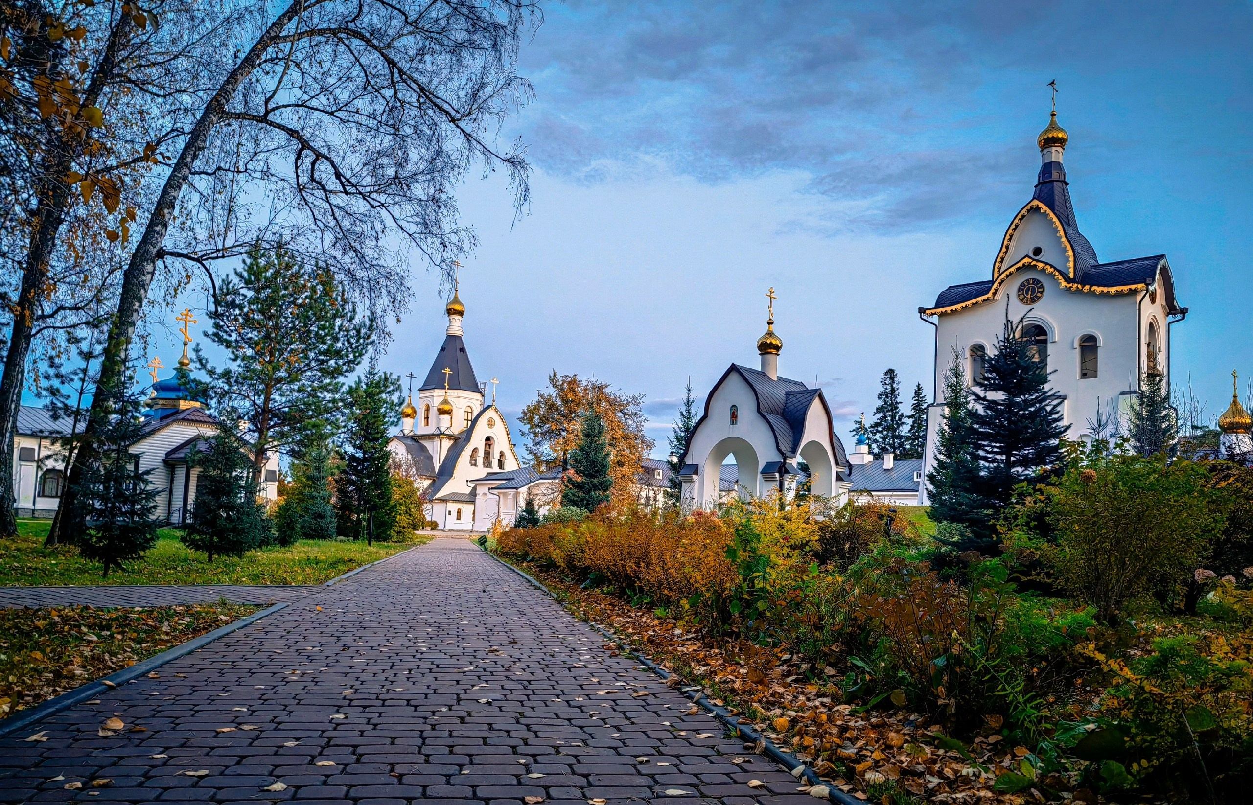 Мужской монастырь храм успенская церковь экскурсии Красноярск индивидуальный тур фото интересные места что посмотреть куда сходить что посетить достопримечательности Красноярска фототур фотосессия аренда кабриолета аренда микроавтобуса трансфер цена заказать экскурсию программа маршрут смотровые площадки видовые красивые места Национальный парк заповедник Столбы Дивногорск Красноярская ГЭС путешествие туристический маршрут место силы Часовня Параскевы Пятницы Коммунальный мост остров Татышев Бобровый лог Николаевская сопка набережная Енисея село Овсянка музей Астафьева Караульная гора Виноградовский мост гид экскурсовод индивидуальная экскурсия фотосъемка виды на Енисей фанпарк Бобровый лог парк флоры и фауны Роев ручей Торгашинский хребет скала Такмак вантовый мост куда сходить цены расписание заказать онлайн экскурсионное обслуживание трансфер на комфортабельном автобусе