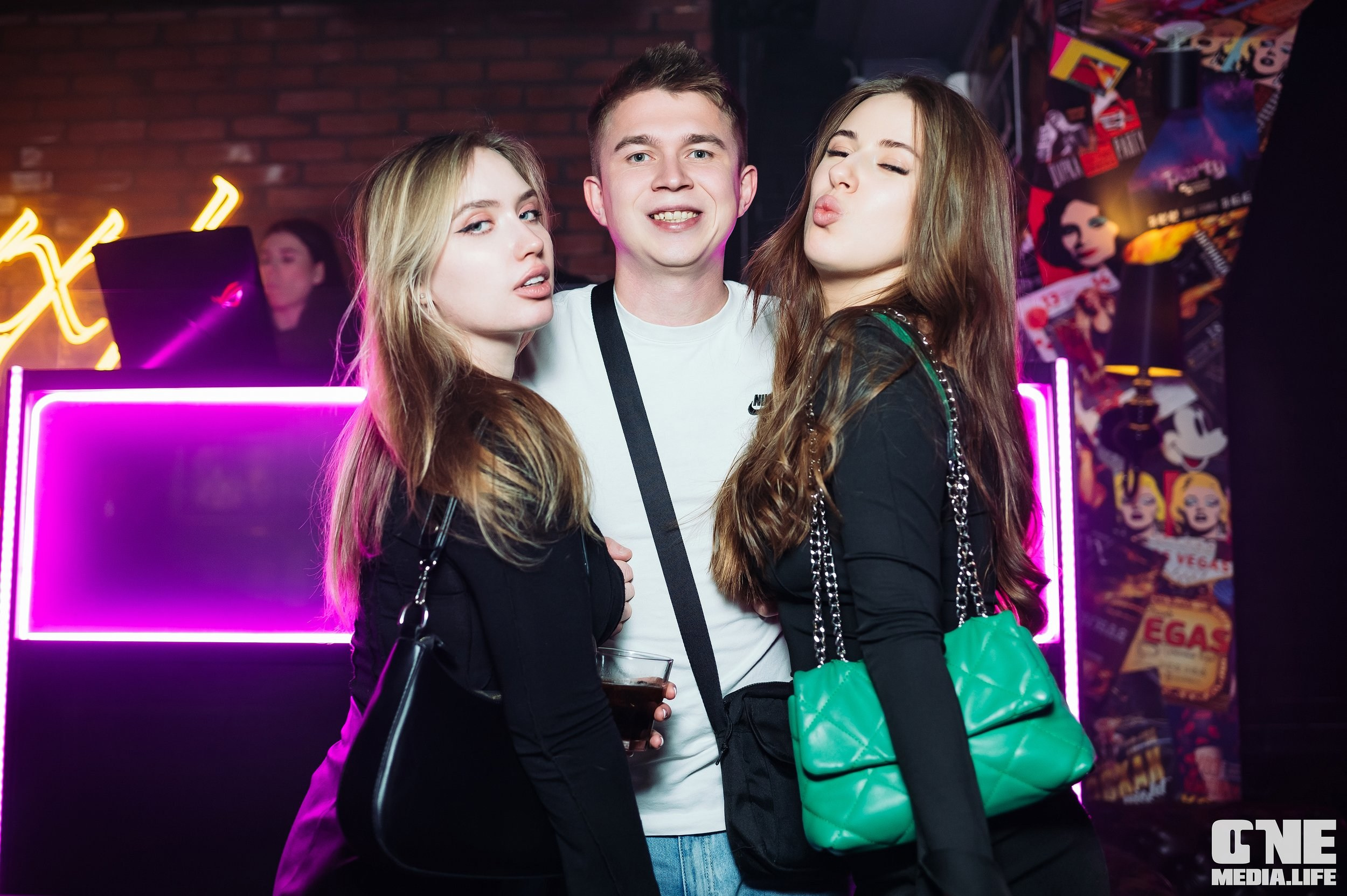 Фоторепортаж из бара XxxX. One Media Life: фоторепортажи, фотоотчеты с мероприятий и заведений