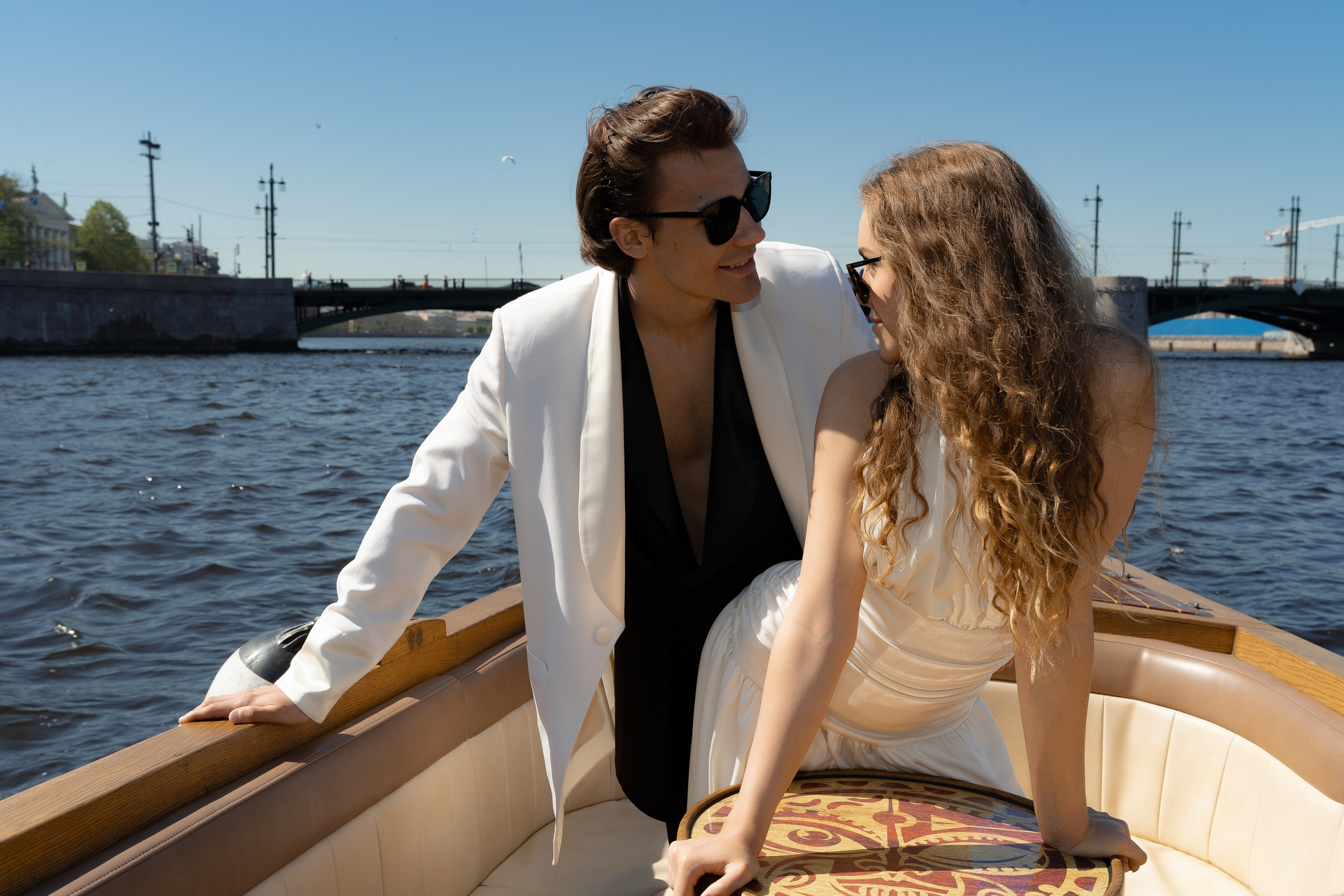 Свадебная прогулка на катере