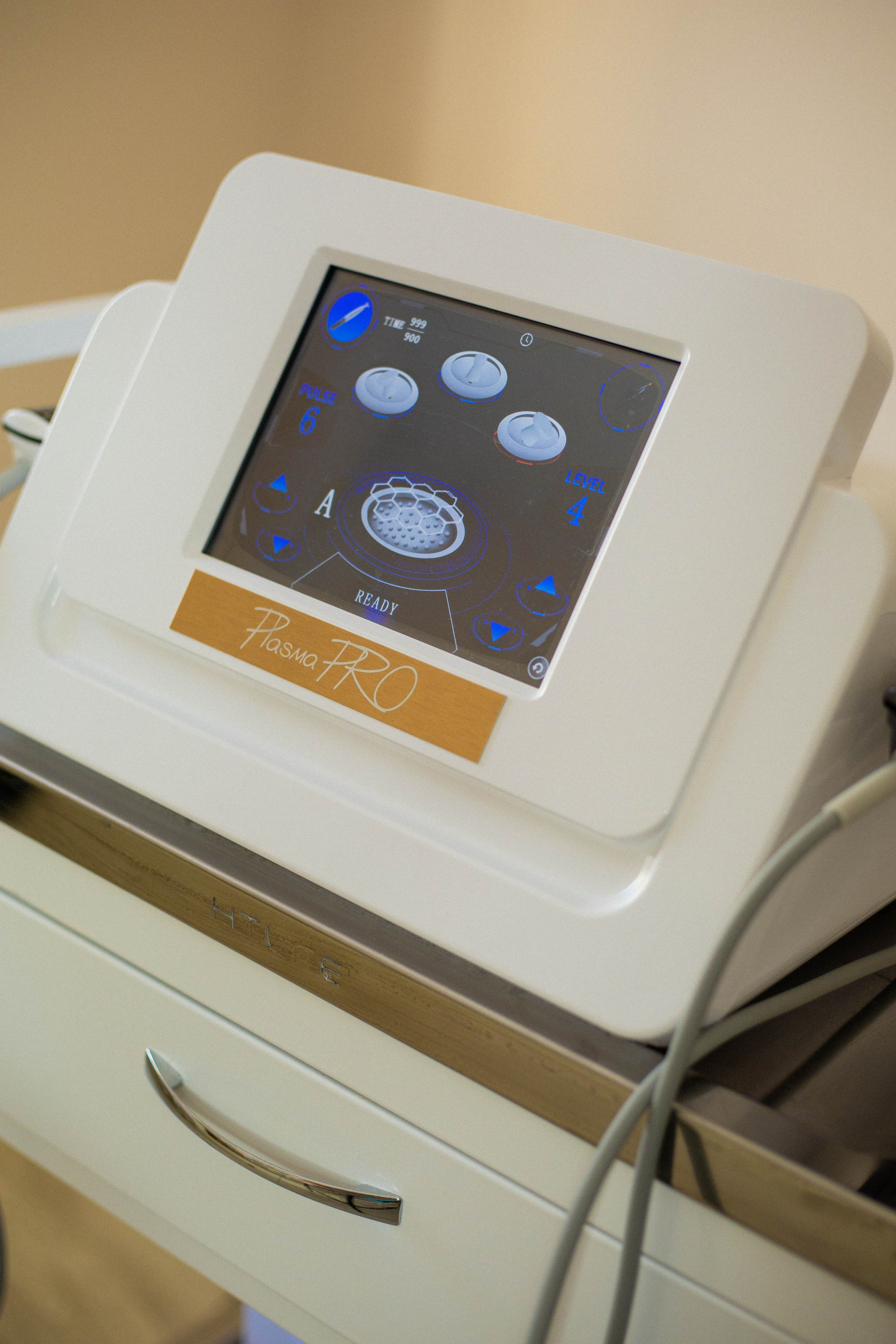 Мастер по холодной плазме. Фотограф Мария Волкова