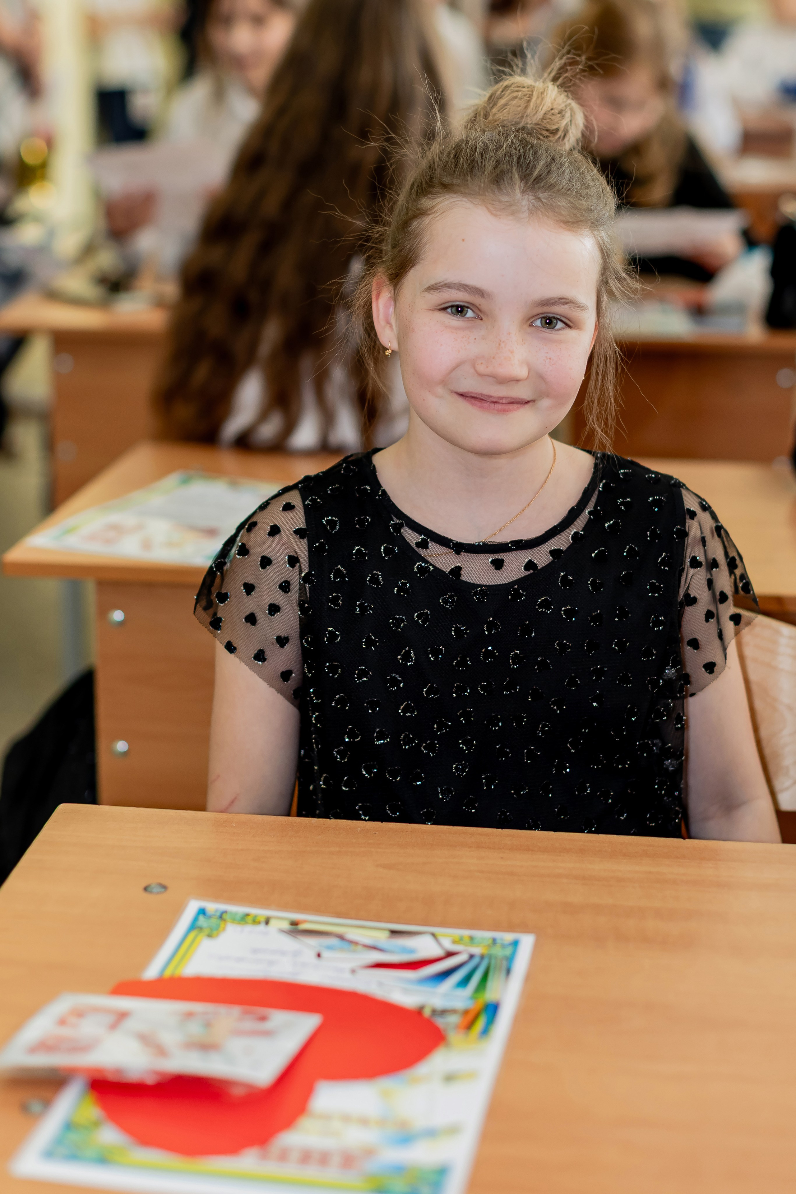 Выпускной в начальной школе в классе. Фотограф и видеограф Москва. Свадебный фотограф, видеограф. Выпускные альбомы. Оживающие альбомы