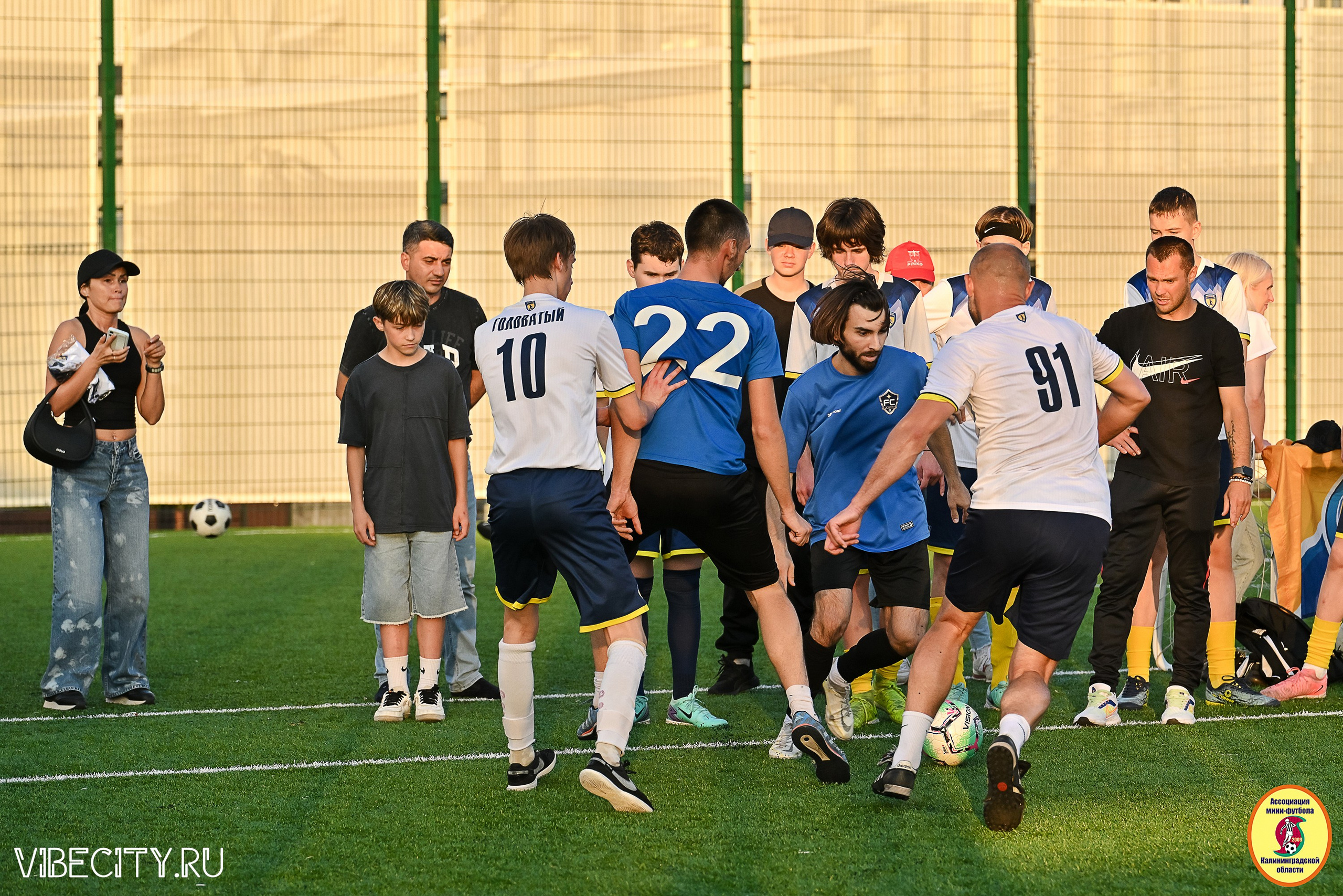 ИГРЫ МИНИ-ФУТБОЛЬНОЙ И КОРПОРАТИВНОЙ ЛИГИ. VIBECITY.RU Вайб Сити Ру Фоторепортажи Фотоотчеты Калининград