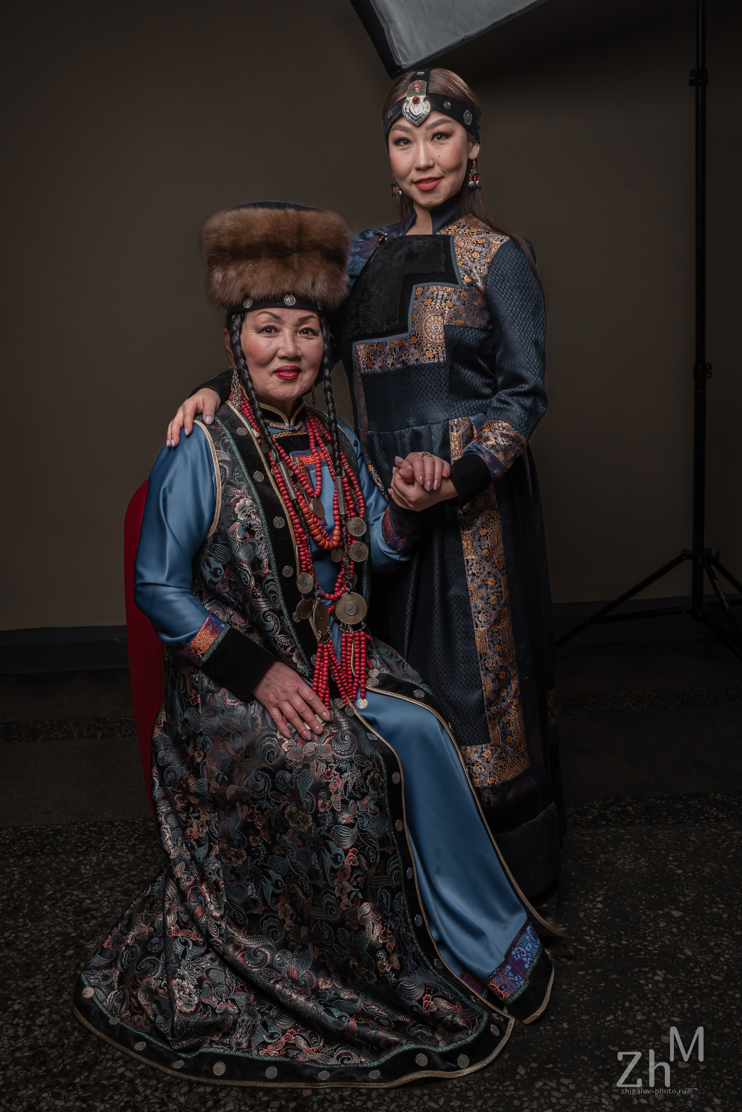 Съёмка в бурятских национальных костюмах. Семейный и свадебный фотограф в Иркутске Максим Жигалов