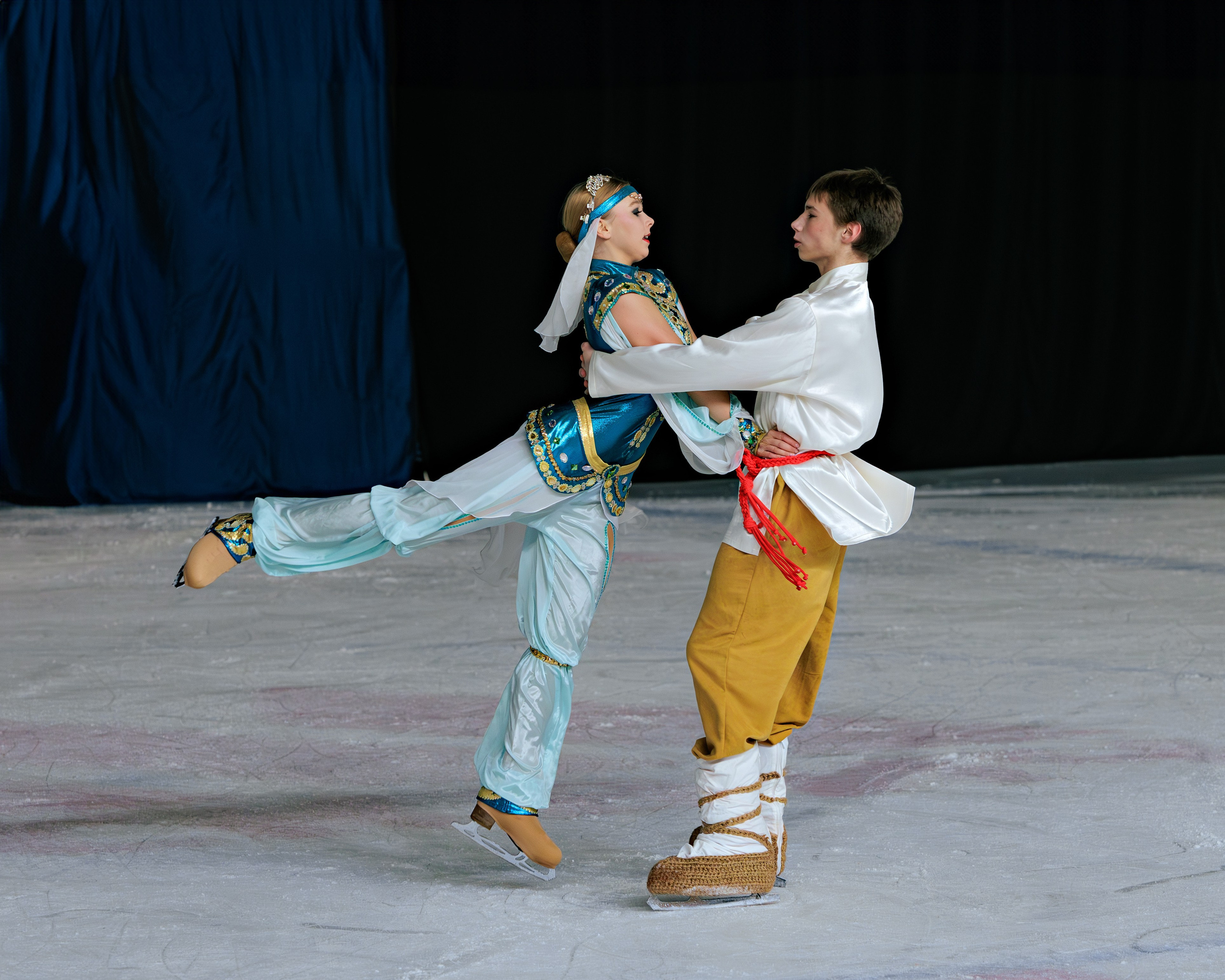 Детский театр на льду «АЛЕКО». Выпускные альбомы и школьный фотограф в Подольске, Троицке, Щербинке, Москве и Московской области