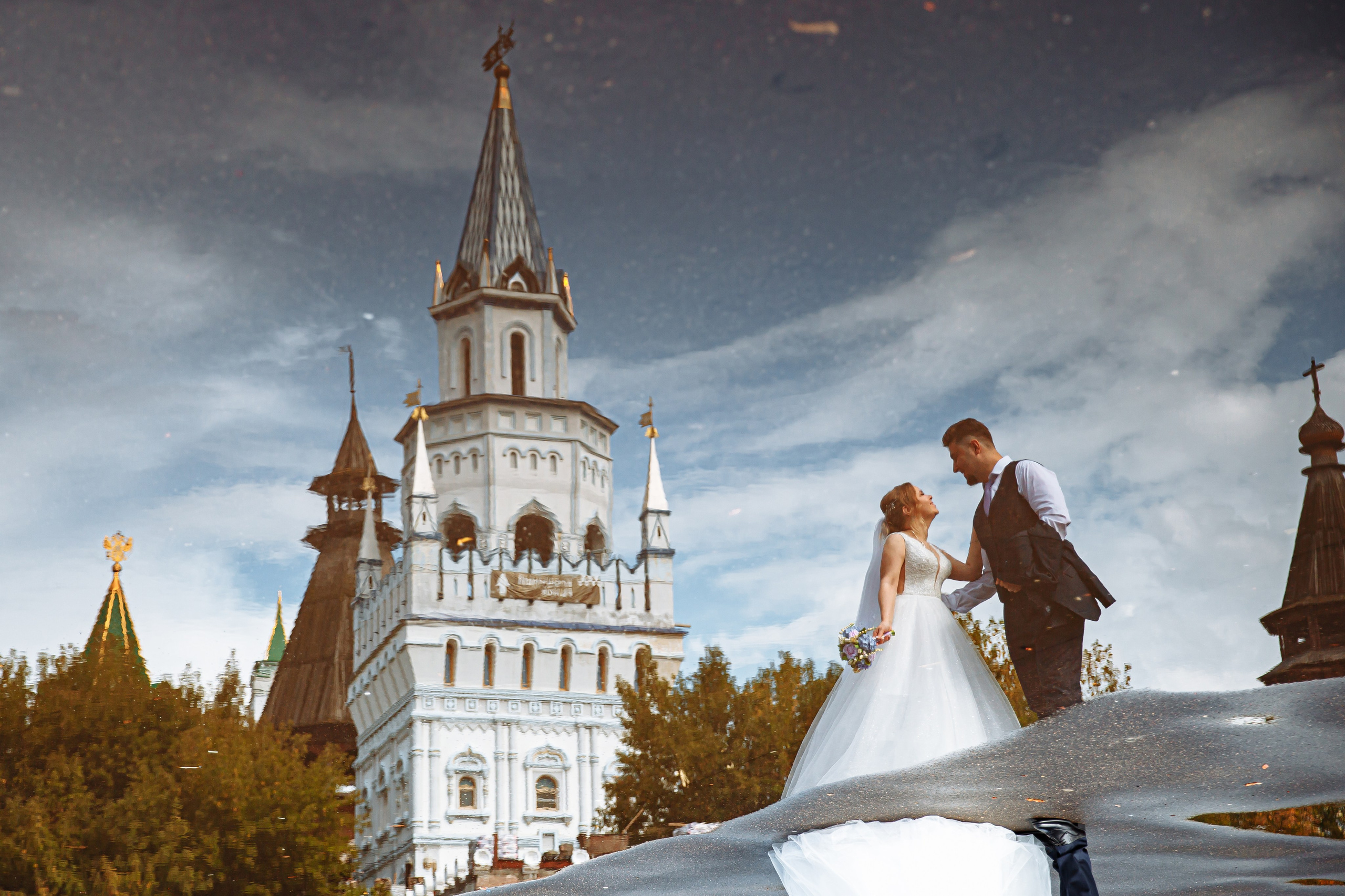 Свадебная фотосессия возле Измайловского кремля