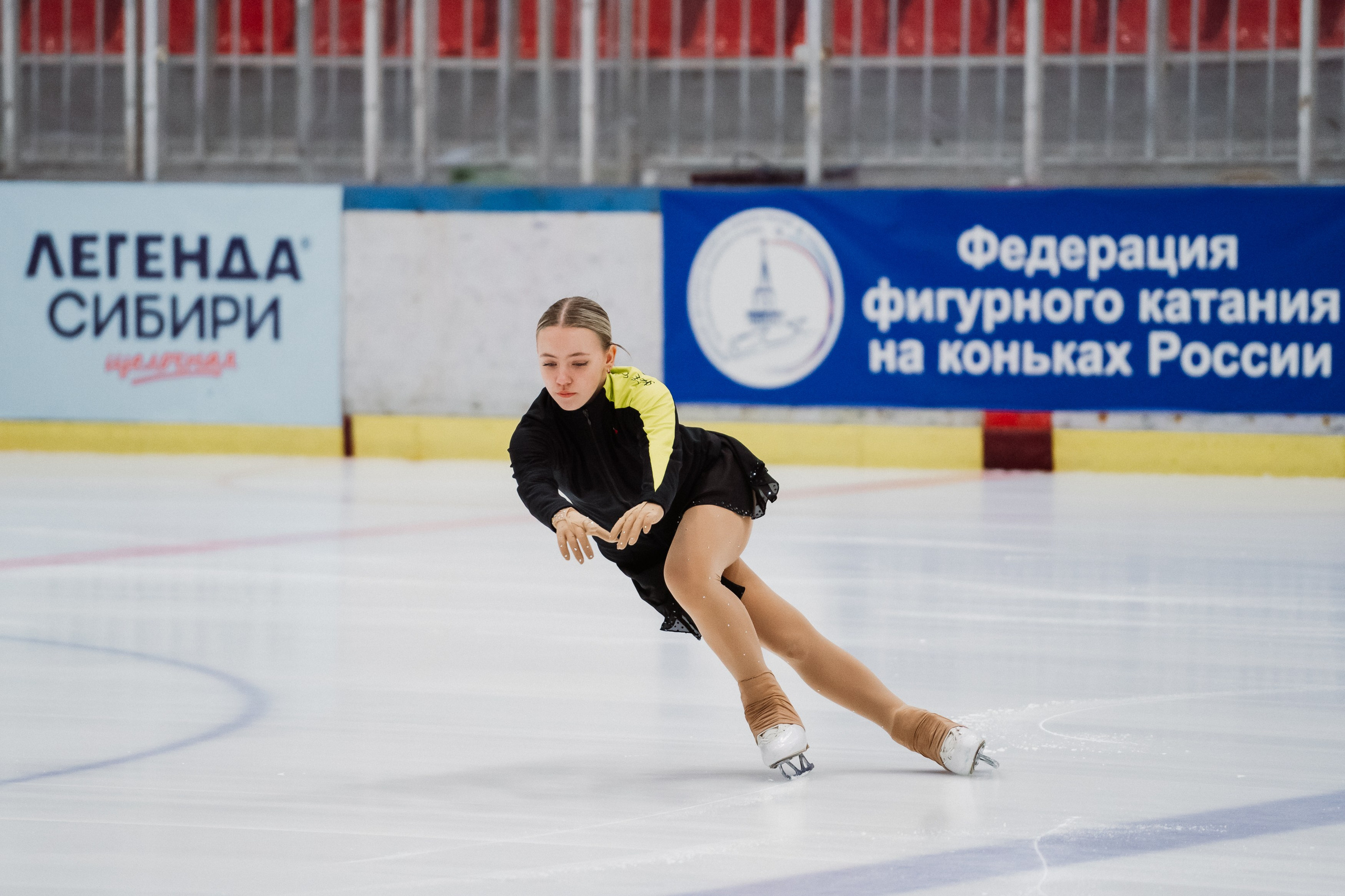 Первенство ДФО и СФО по фигурному катанию на коньках г. Искитим. Воробьева Ксения — Спортивный и танцевальный фотограф Новосибирск