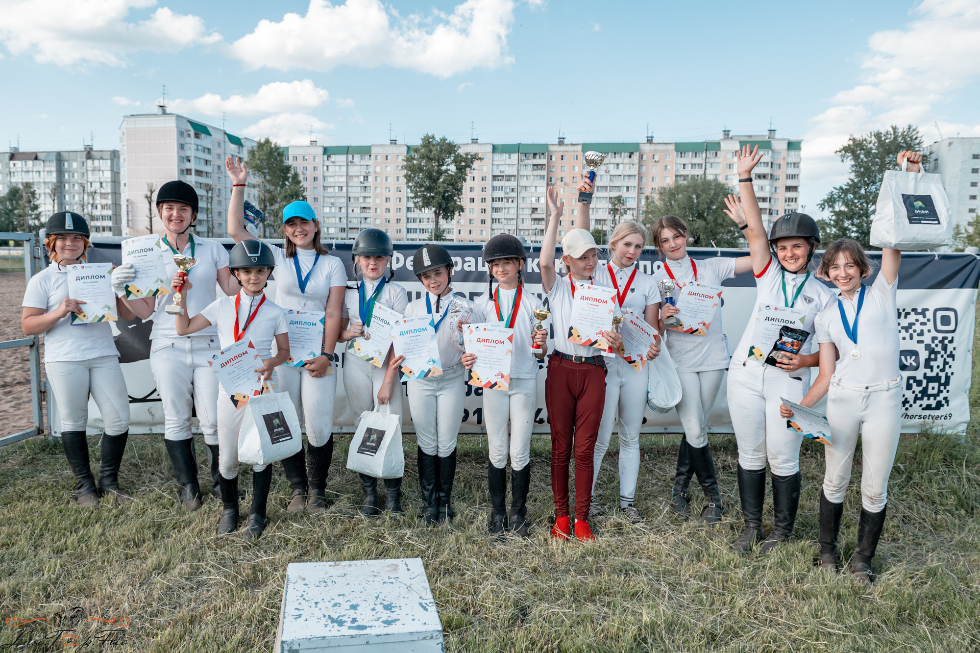 Областные соревнования по конкуру. Тверь. Конный и фотограф с животными в Твери Топталова Люся