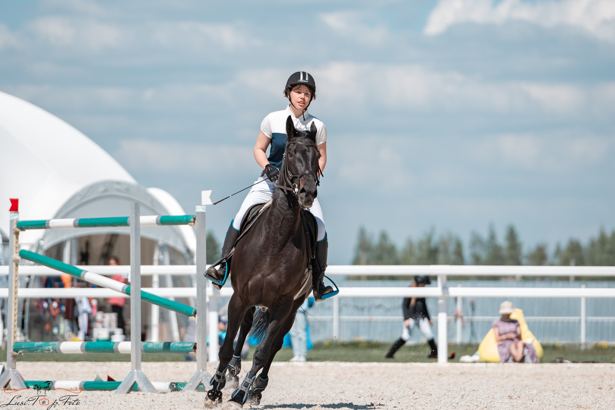 Конкур на призы конного клуба «EQUIPARK». Конный и фотограф с животными в Твери Топталова Люся