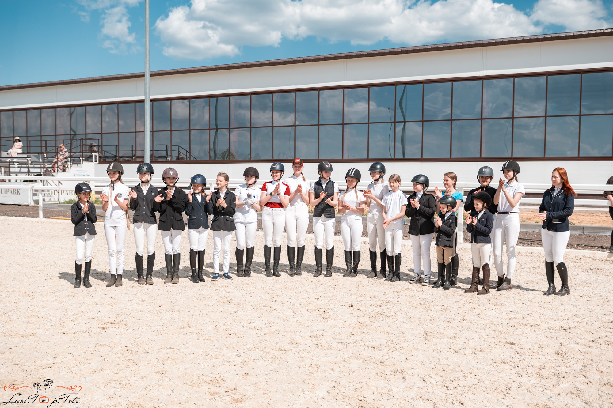 Конкур на призы конного клуба «EQUIPARK». Конный и фотограф с животными в Твери Топталова Люся