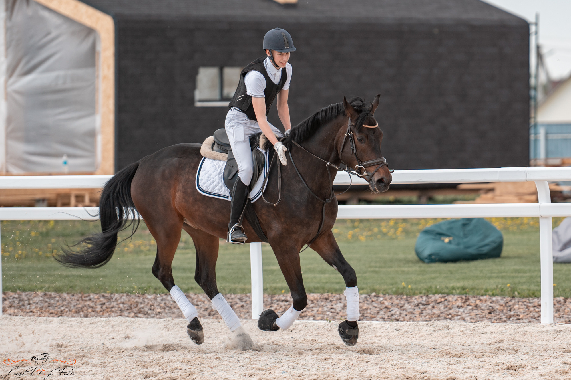 Конкур на призы конного клуба «EQUIPARK». Конный и фотограф с животными в Твери Топталова Люся