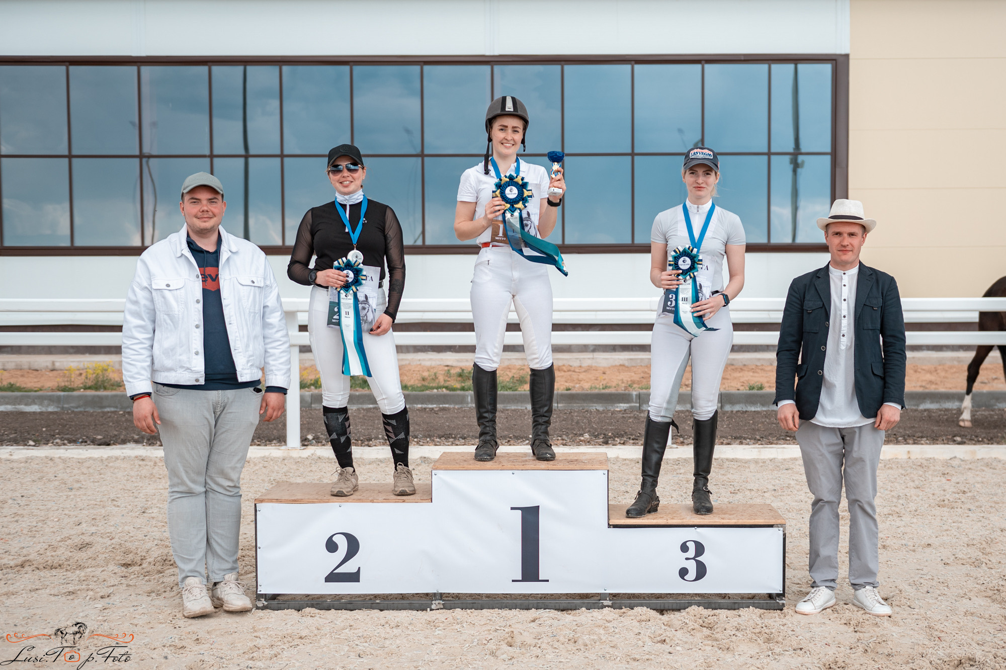 Конкур на призы конного клуба «EQUIPARK». Конный и фотограф с животными в Твери Топталова Люся