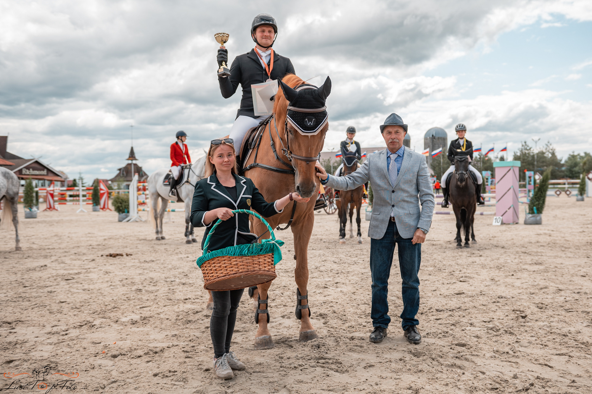 Конаковские Конюшни 3 день. Конный и фотограф с животными в Твери Топталова Люся