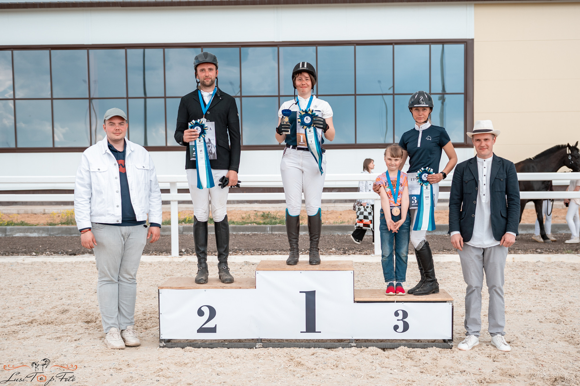 Конкур на призы конного клуба «EQUIPARK». Конный и фотограф с животными в Твери Топталова Люся