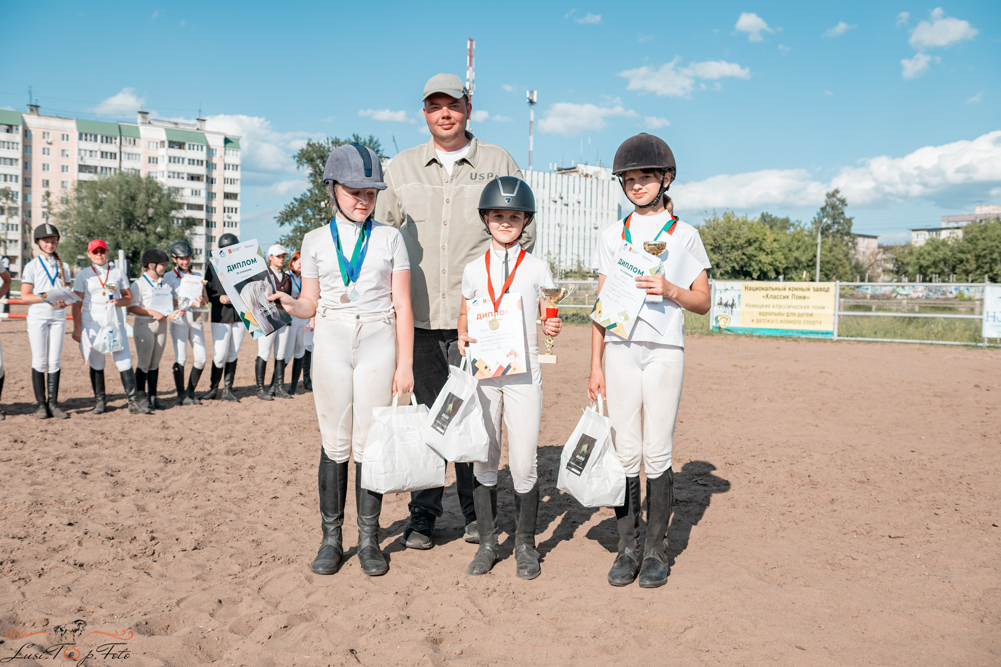 Областные соревнования по конкуру. Тверь. Конный и фотограф с животными в Твери Топталова Люся